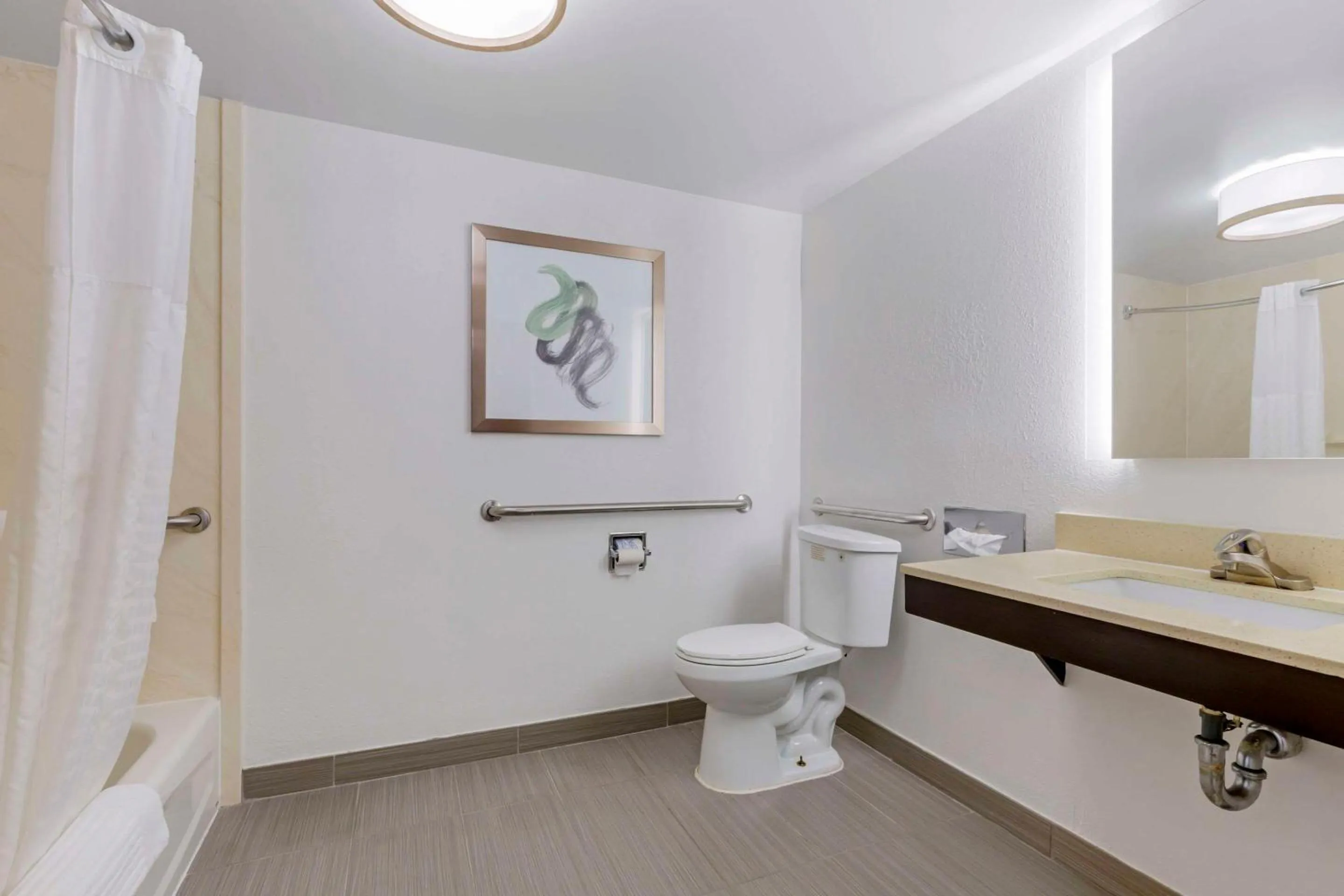 Bathroom in Comfort Inn Laurel - Fort Meade