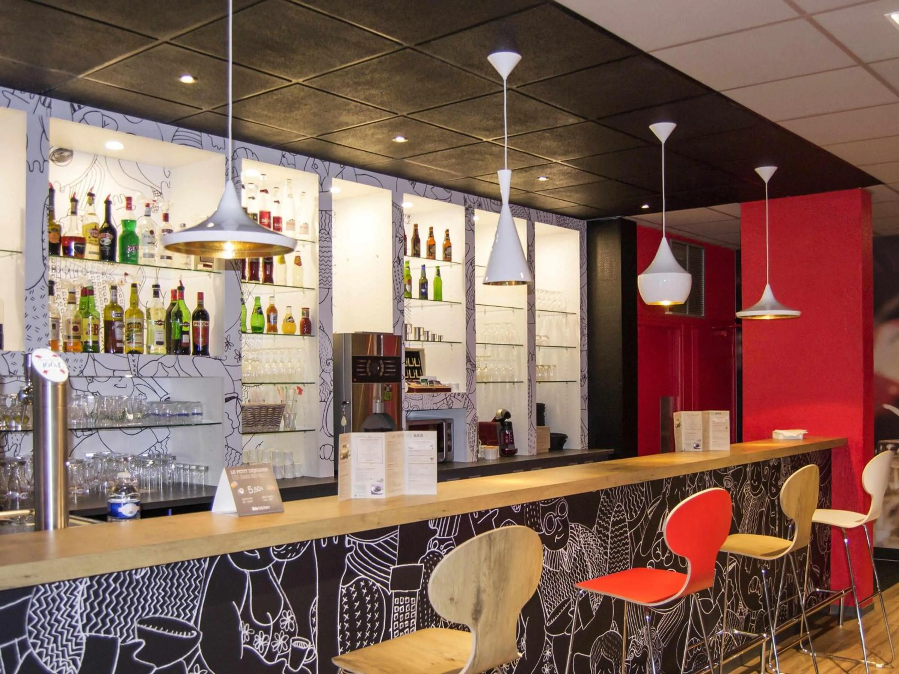 Lounge or bar in ibis Egletons