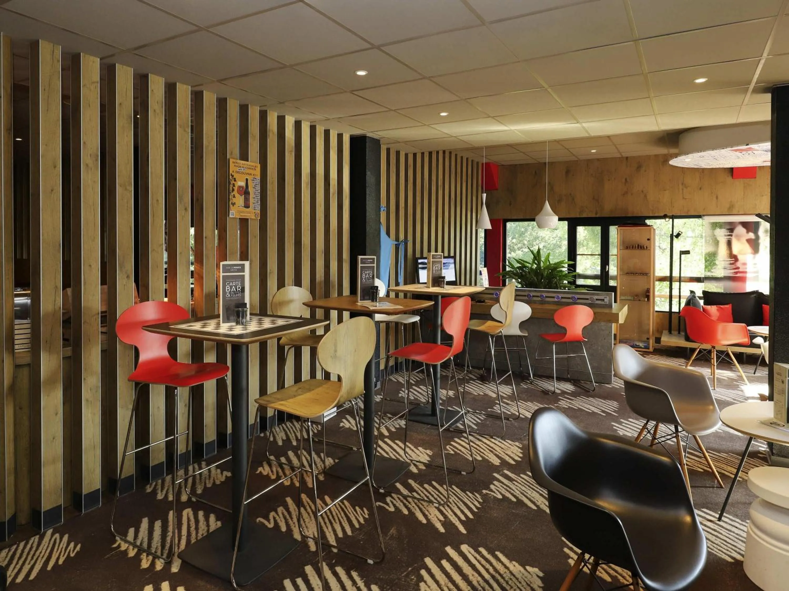 Lounge or bar in ibis Egletons