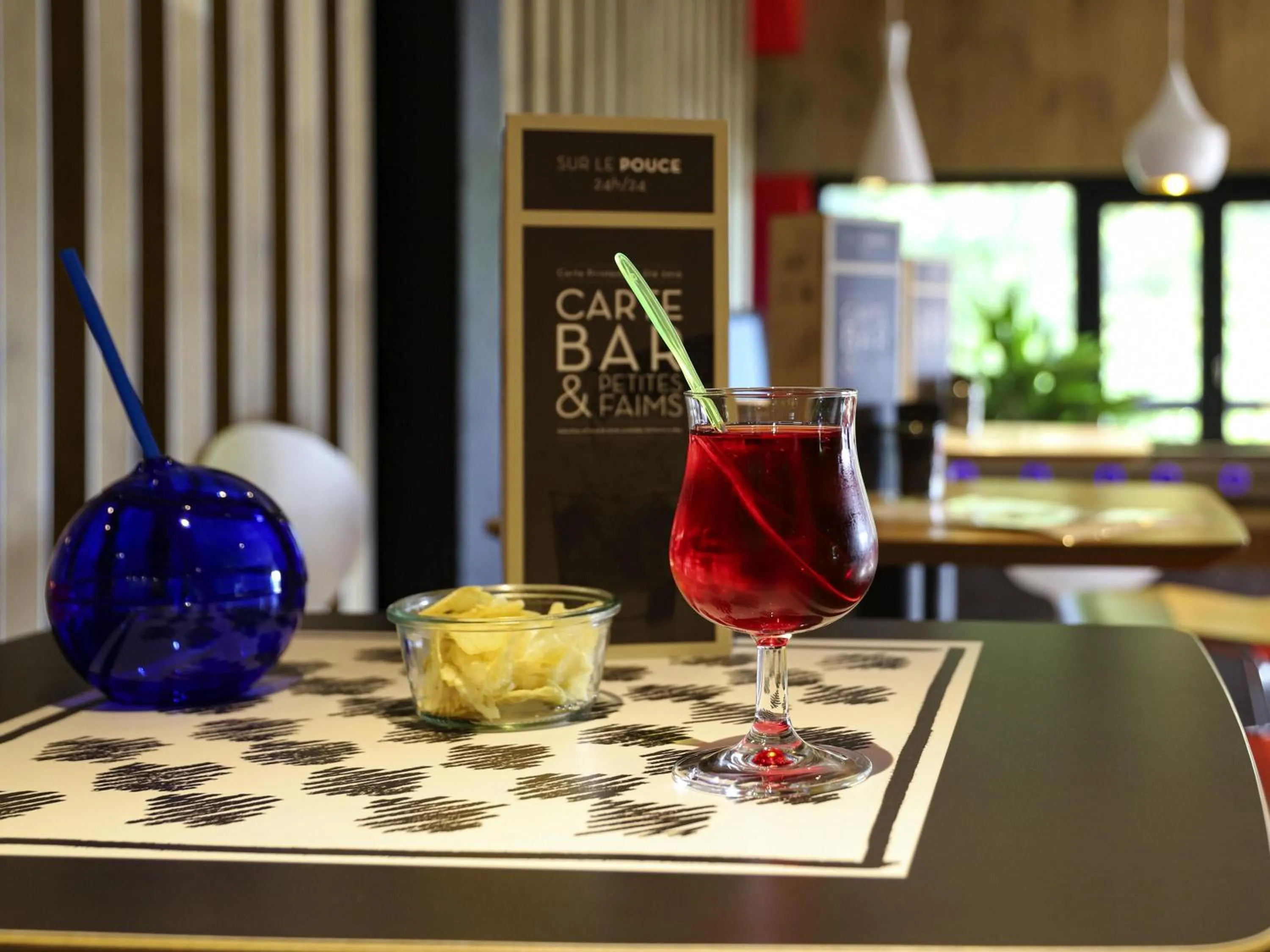 Lounge or bar in ibis Egletons