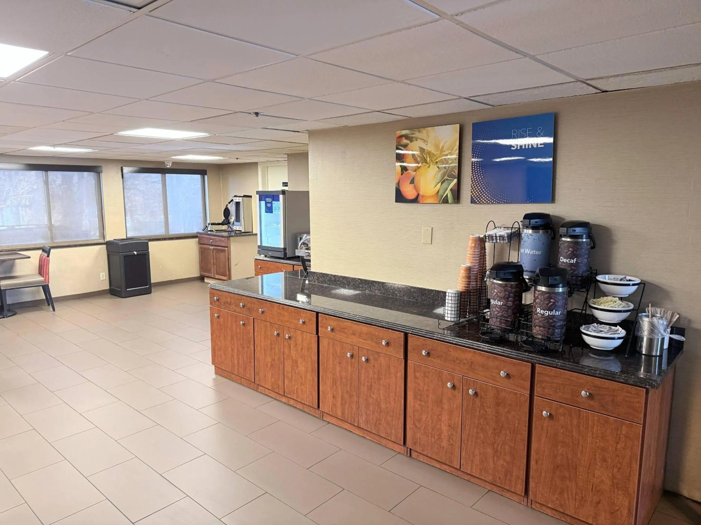 Breakfast in Comfort Inn Feasterville - Trevose