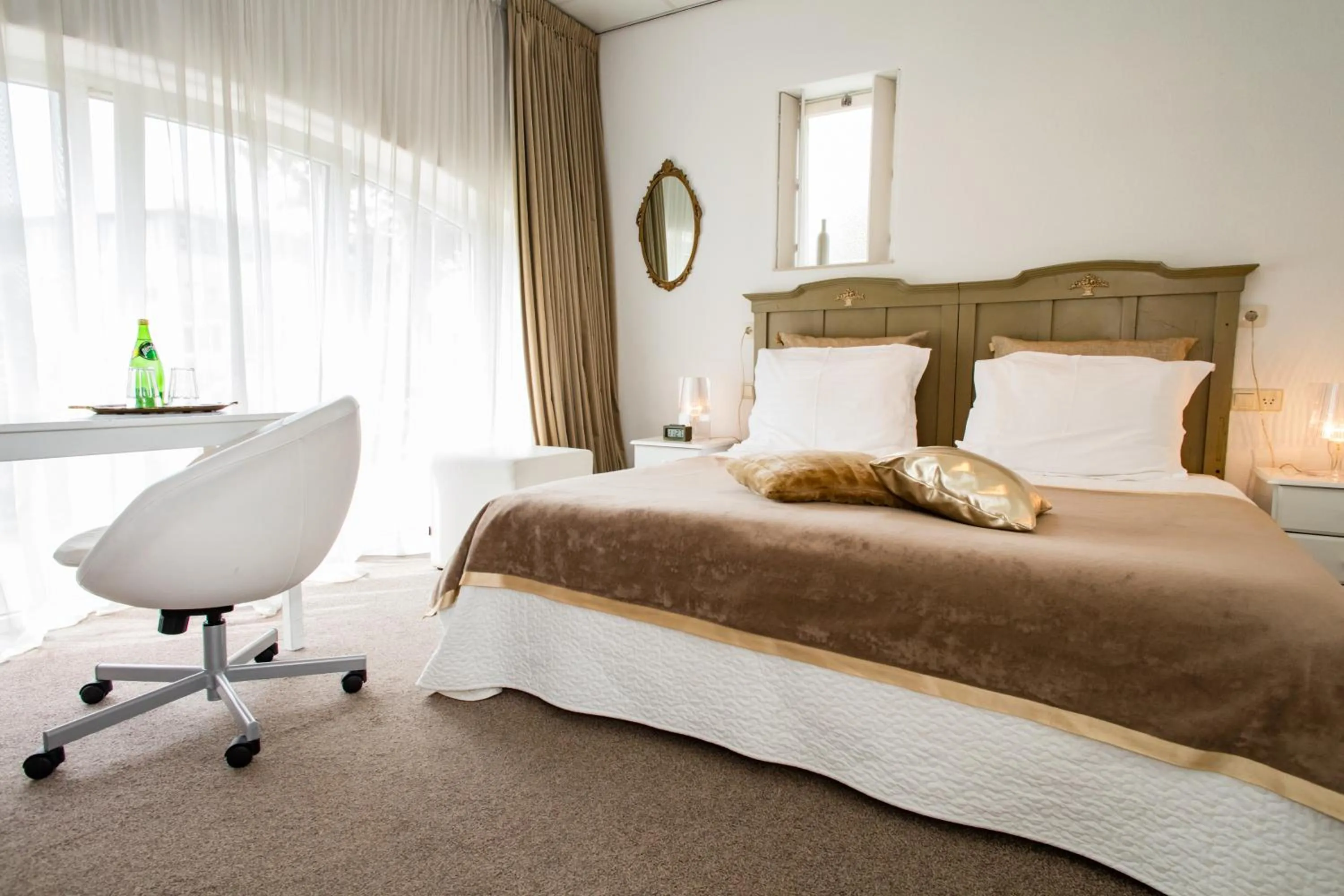 Bed in Hotel Restaurant Taverne