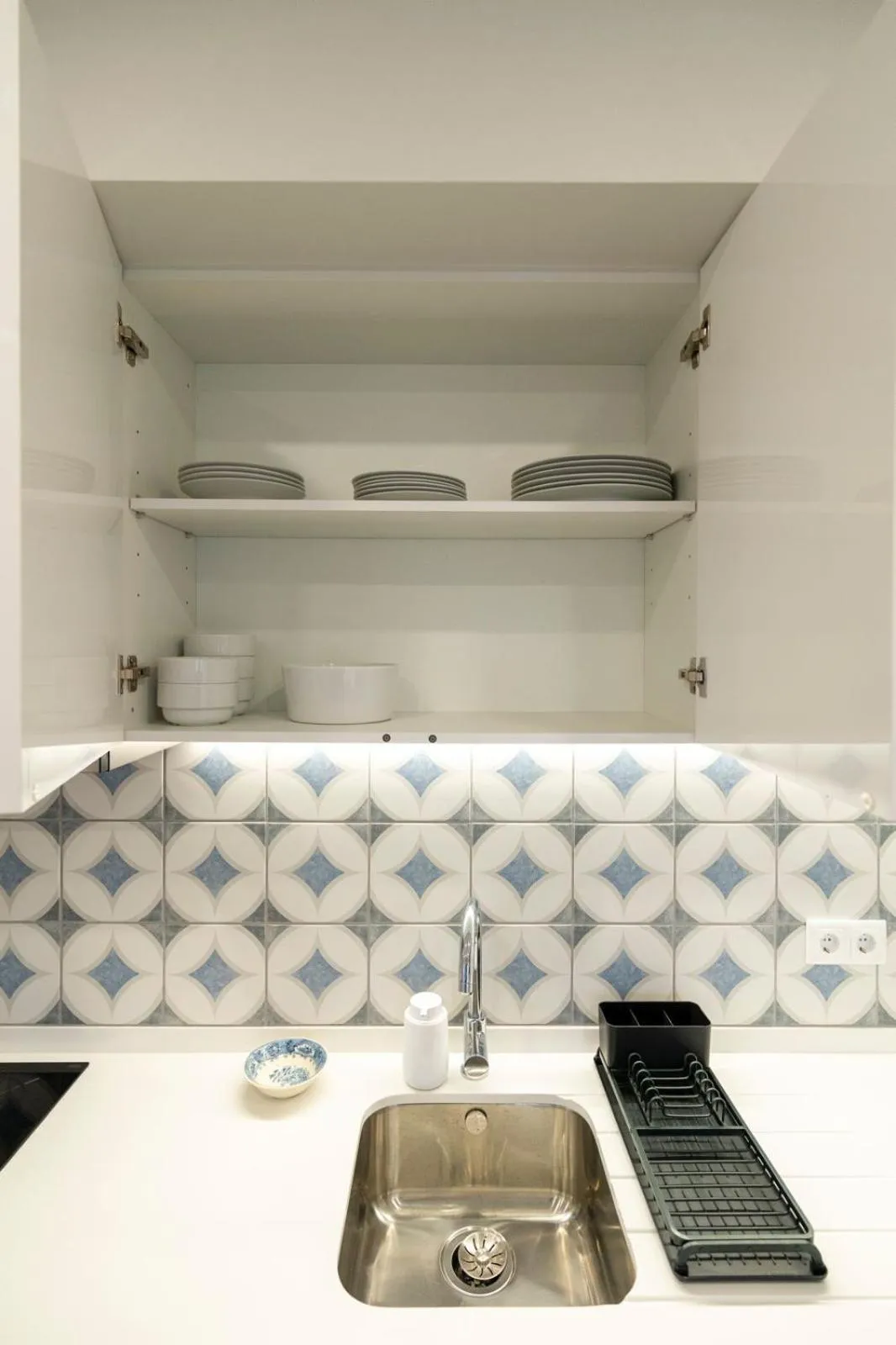 Kitchen or kitchenette in Madeira Surf Lodge