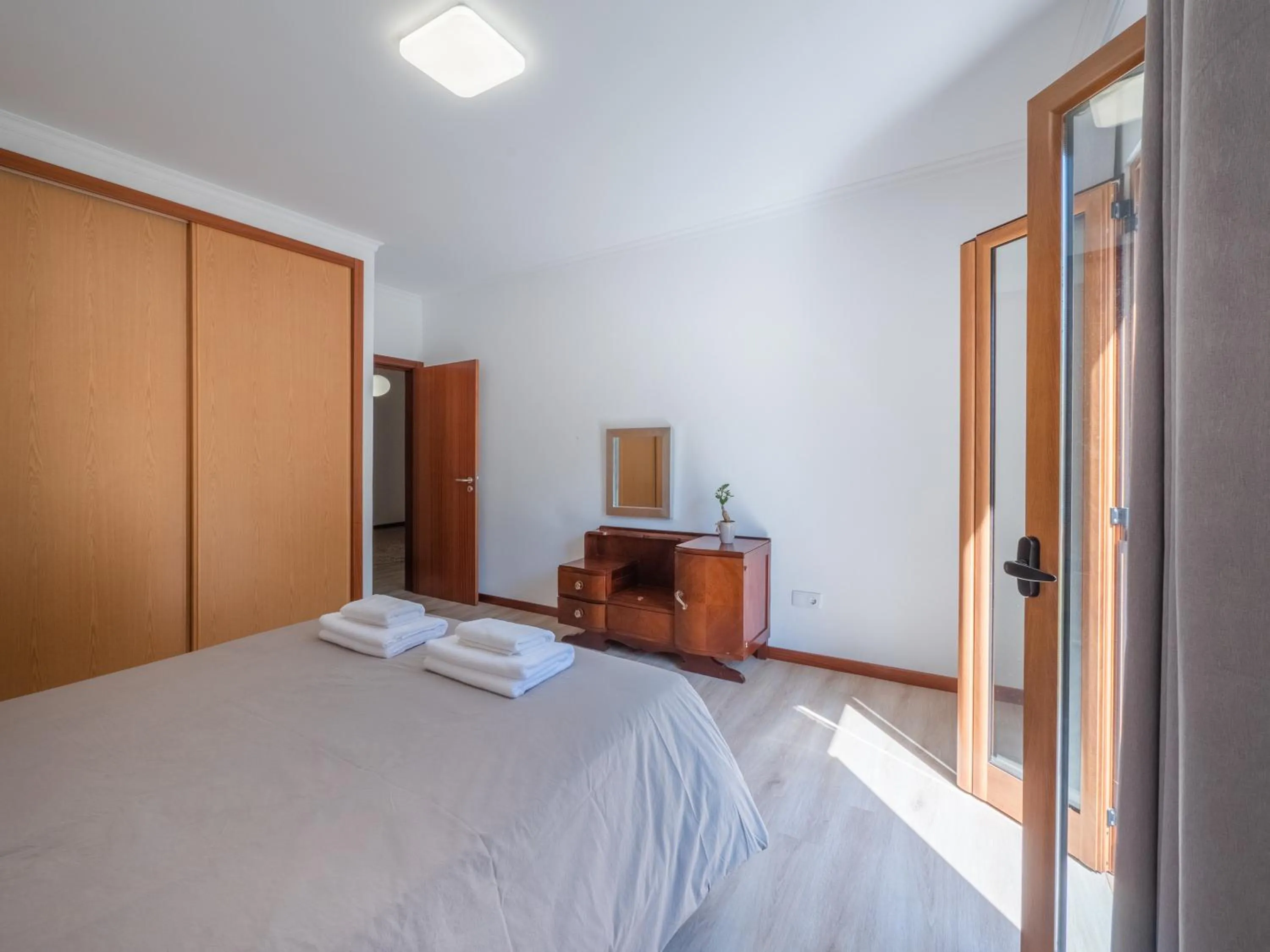 Bedroom, Bed in Madeira Surf Lodge