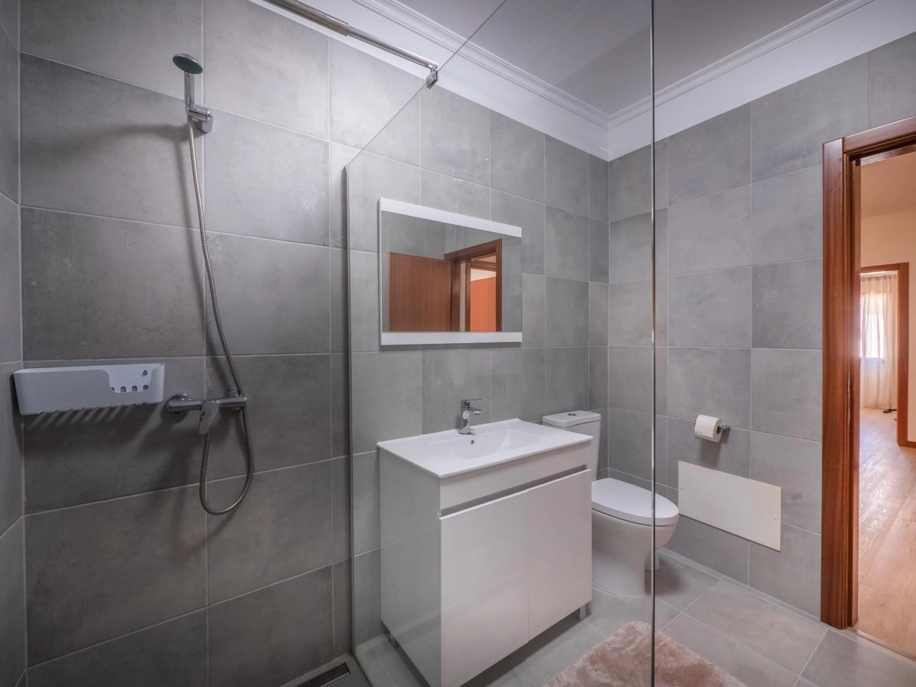 Bathroom in Madeira Surf Lodge