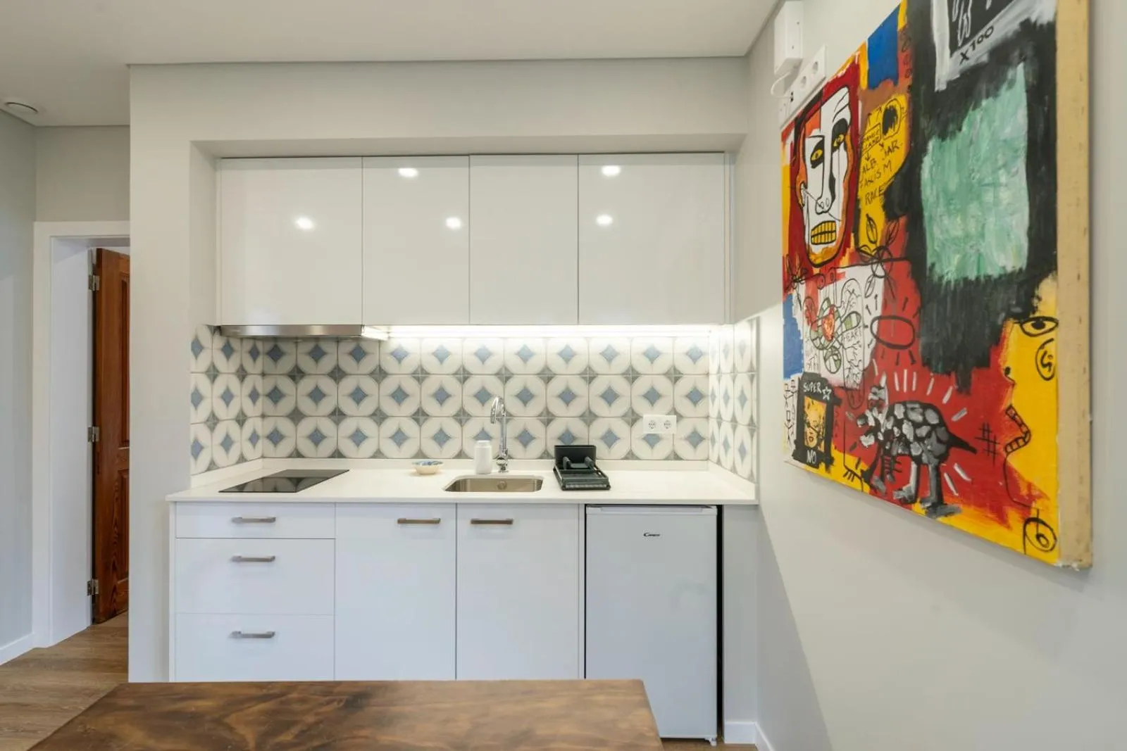 Kitchen or kitchenette in Madeira Surf Lodge