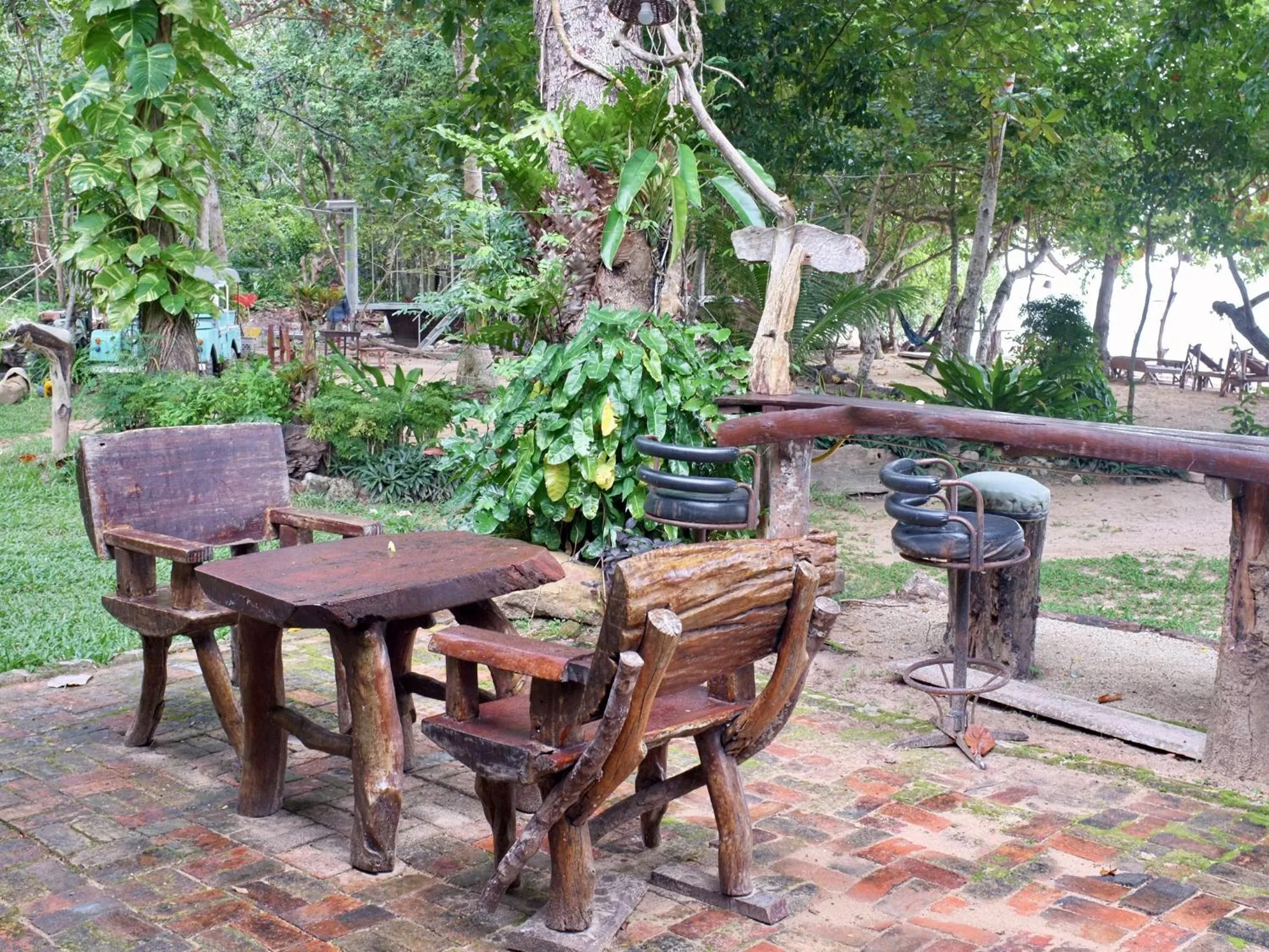 Restaurant/places to eat in Bonhomie Beach Cottage