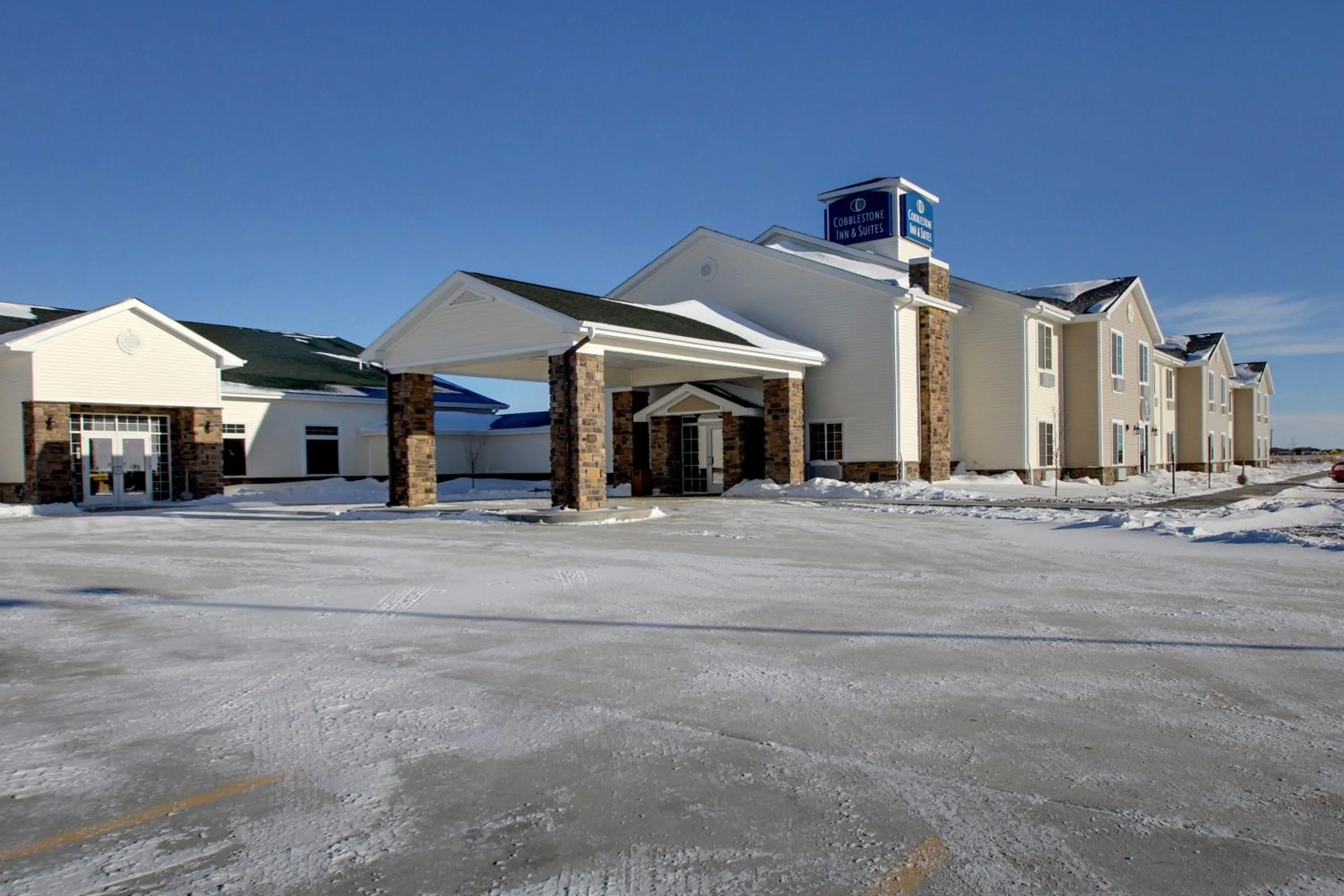 Facade/entrance in Cobblestone Inn & Suites - Bottineau