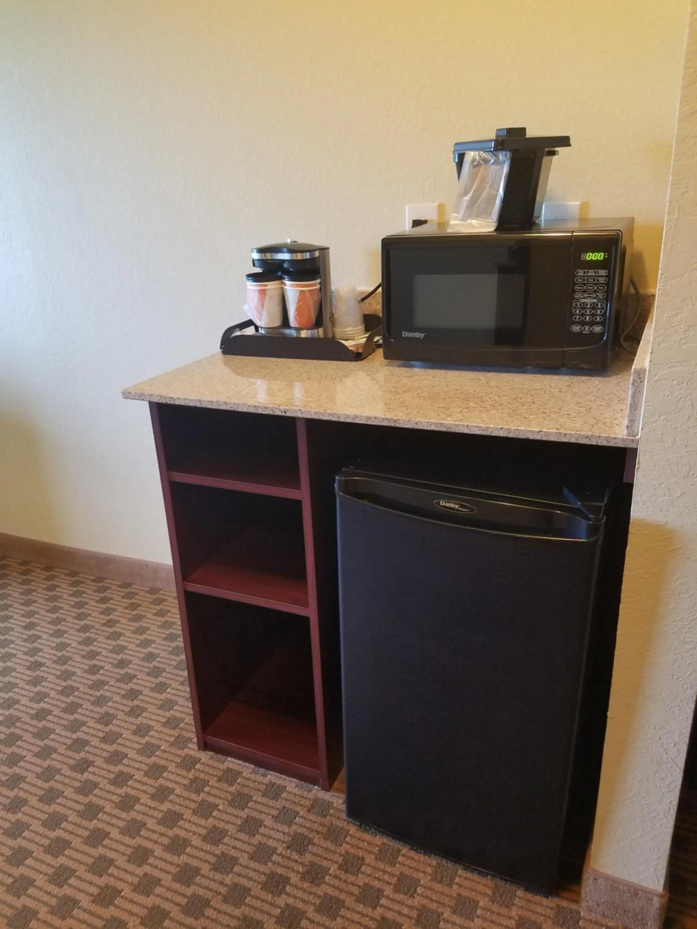 Coffee/tea facilities in Cobblestone Inn & Suites - Bottineau