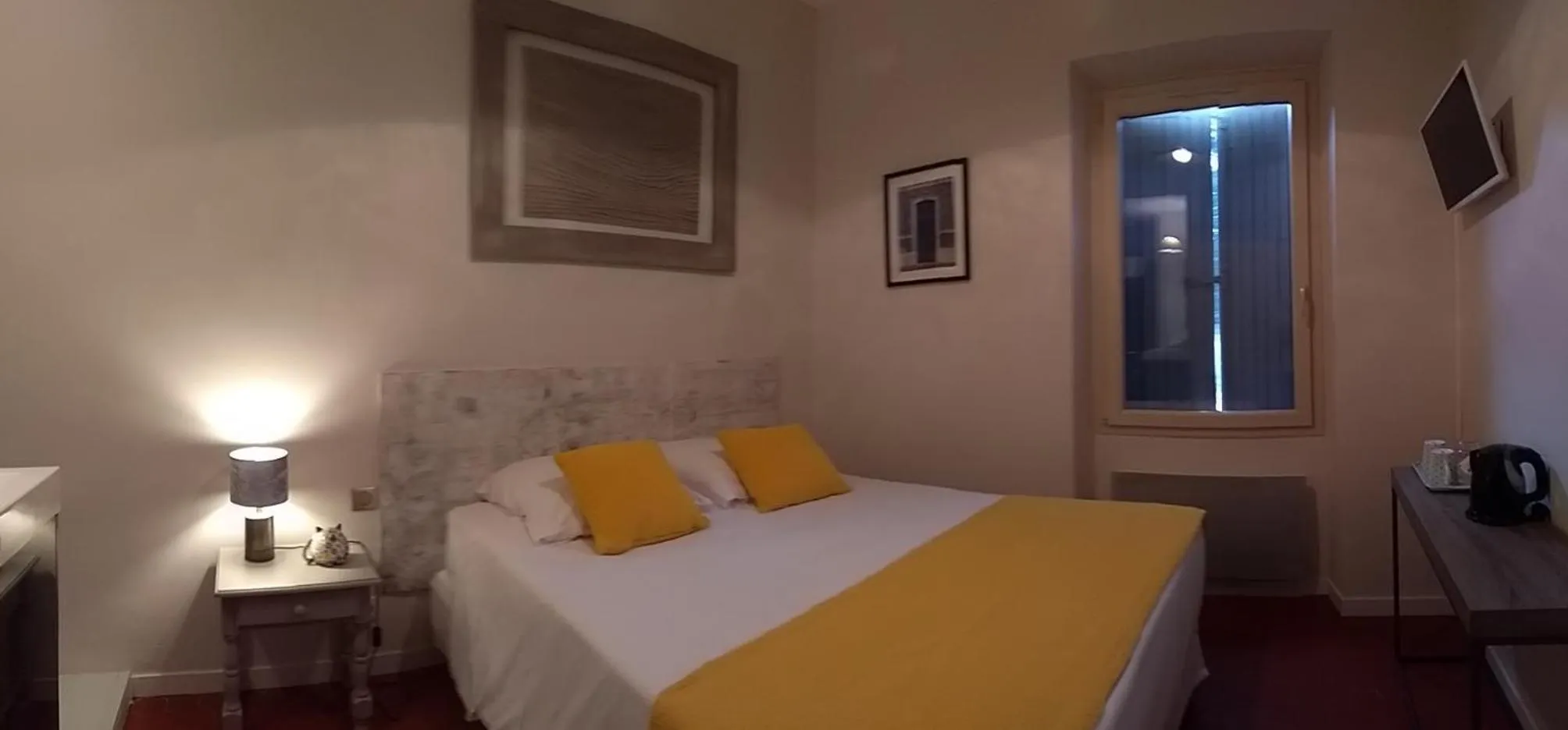 Property building, Bed in Mas de Camejean