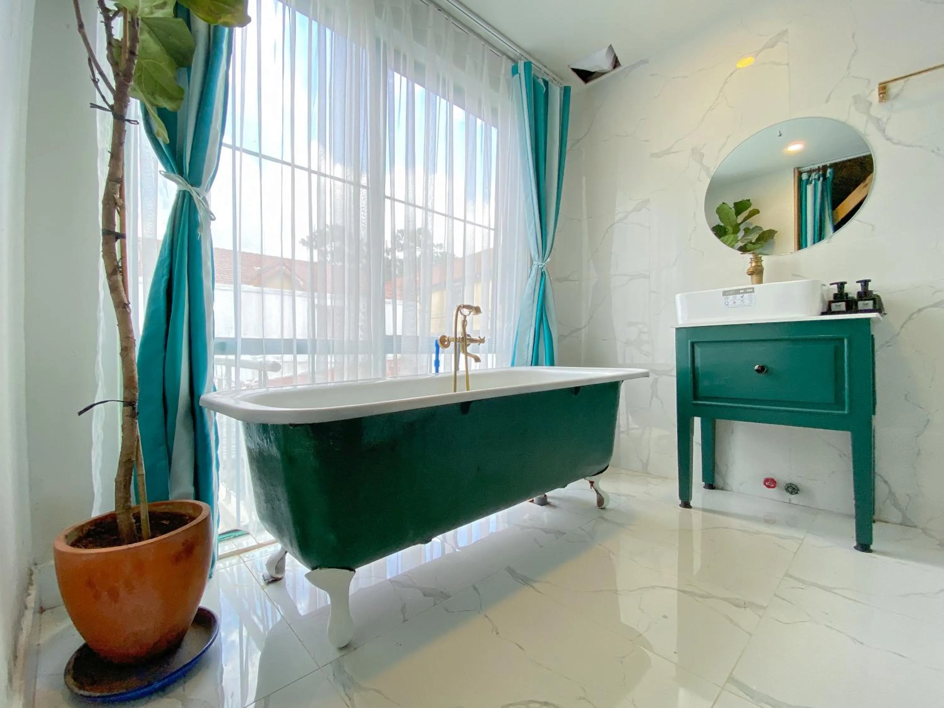 Shower in Lacasa May