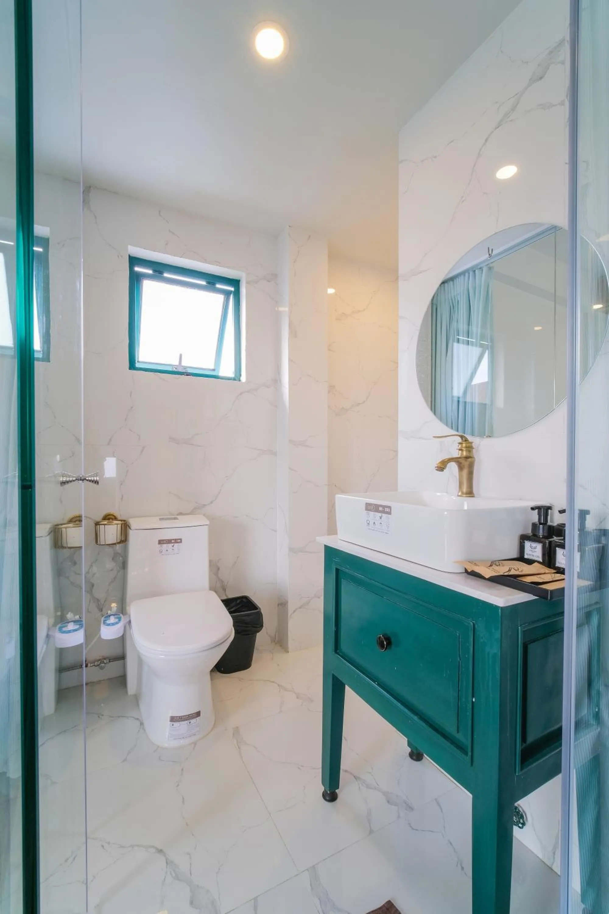 Toilet in Lacasa May