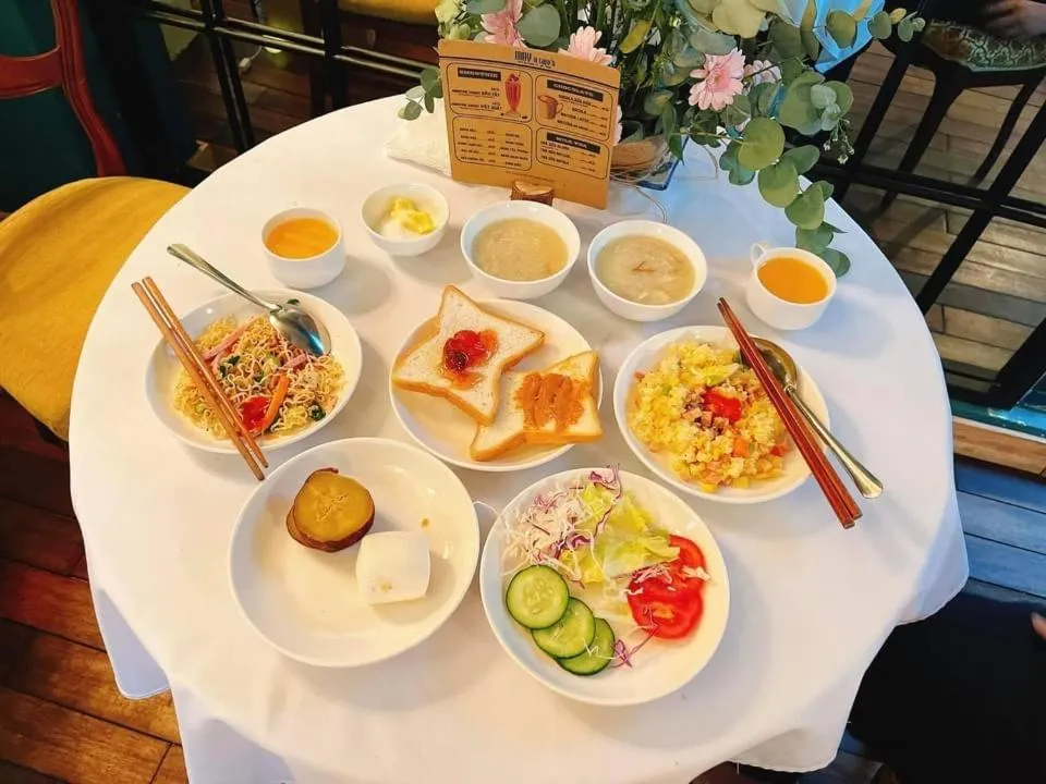 Breakfast in Lacasa May