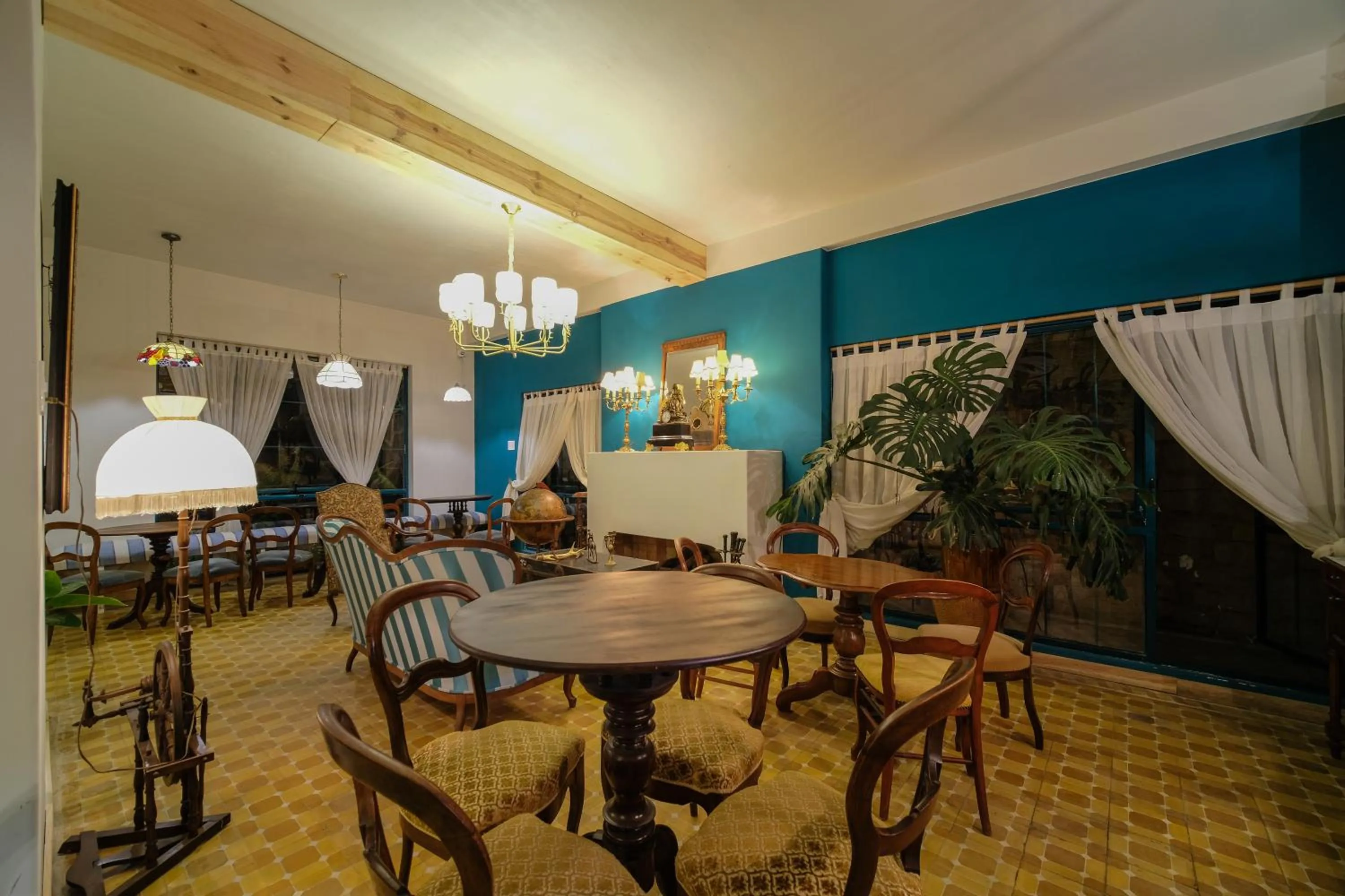 Restaurant/places to eat in Lacasa May