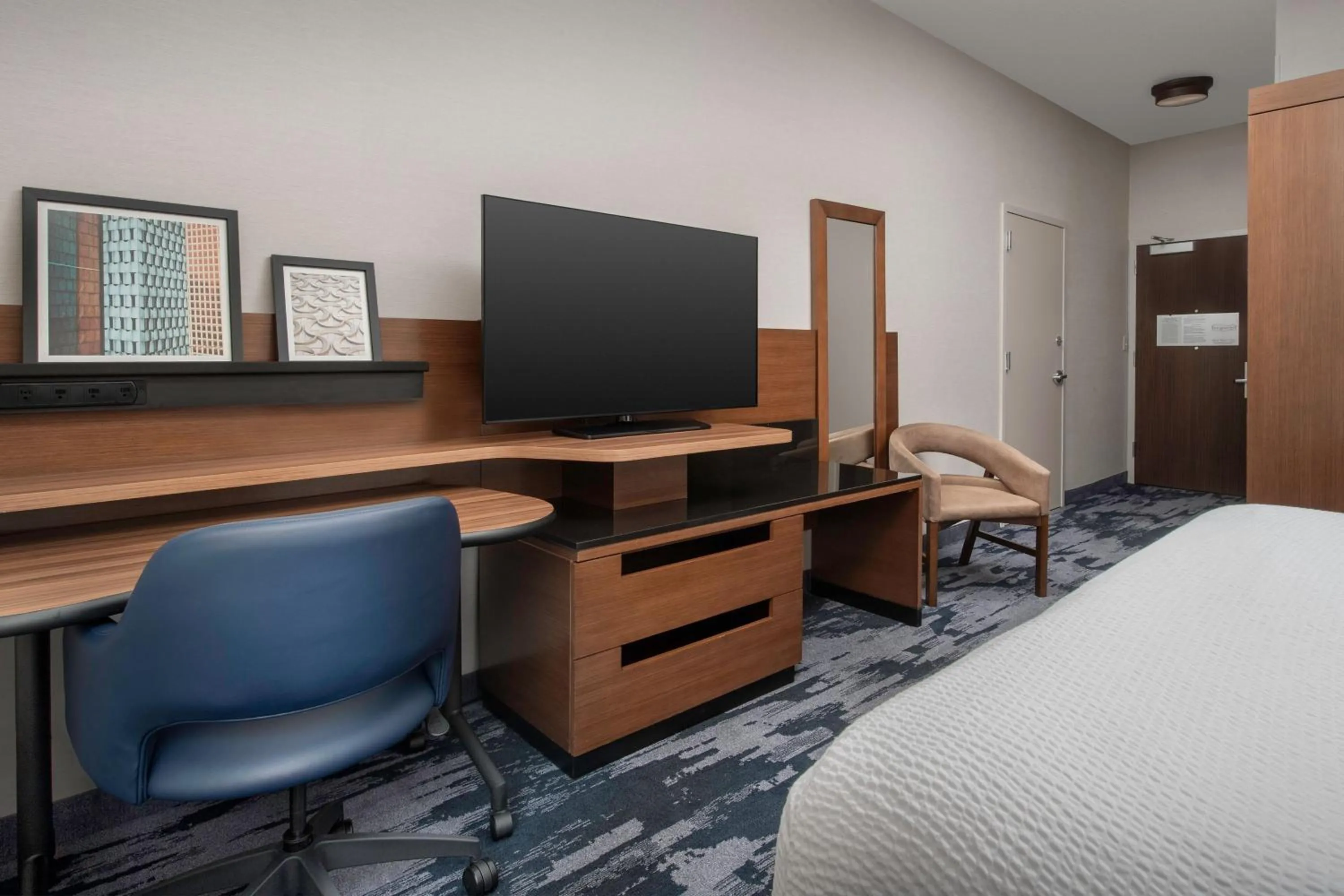 Photo of the whole room, Bed in Fairfield Inn & Suites by Marriott Ithaca
