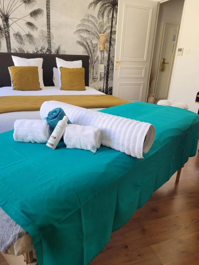 Massage, Bed in Hôtel La Résidence