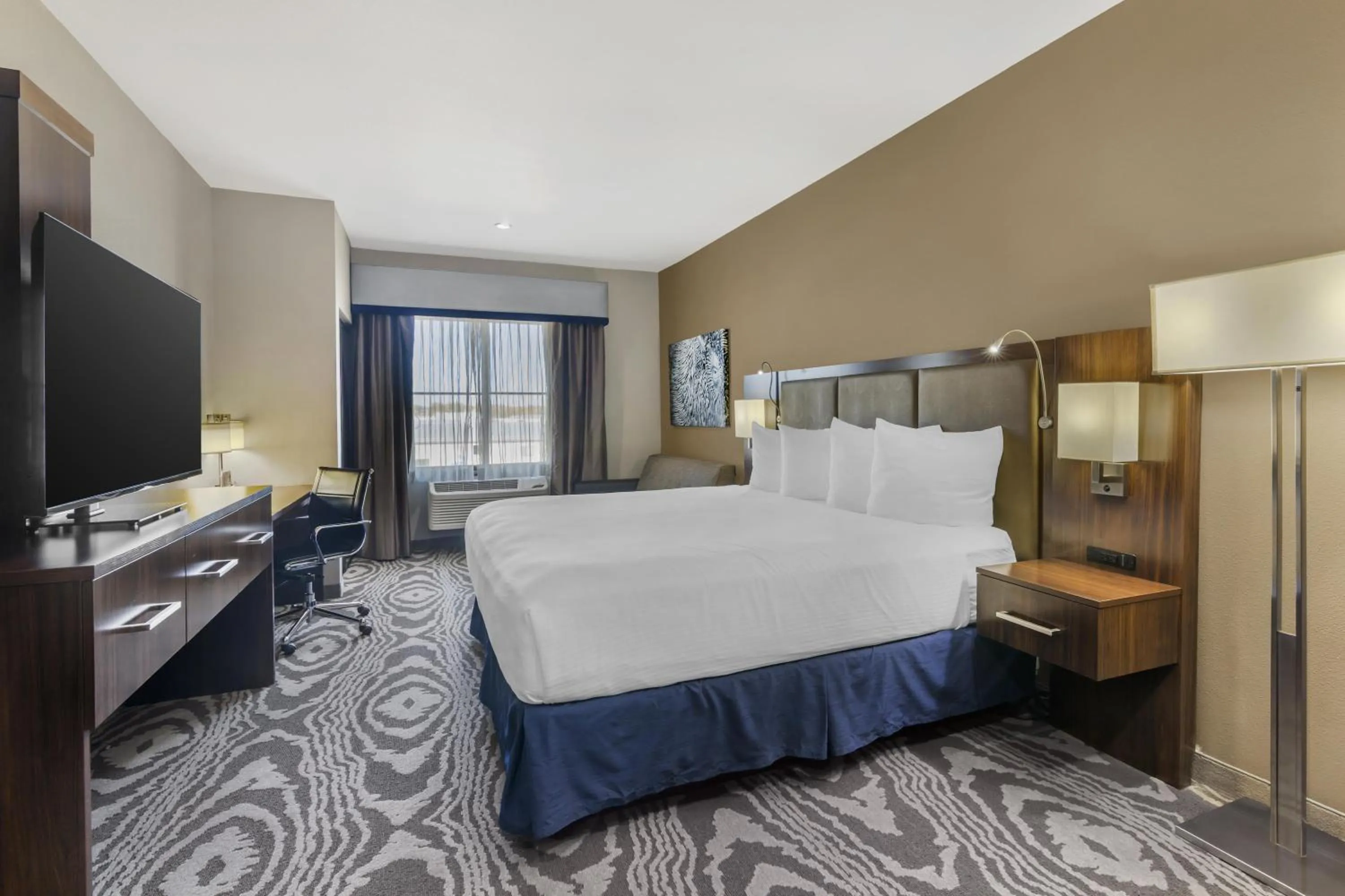 Bedroom, Bed in Best Western Plus Williston Hotel & Suites