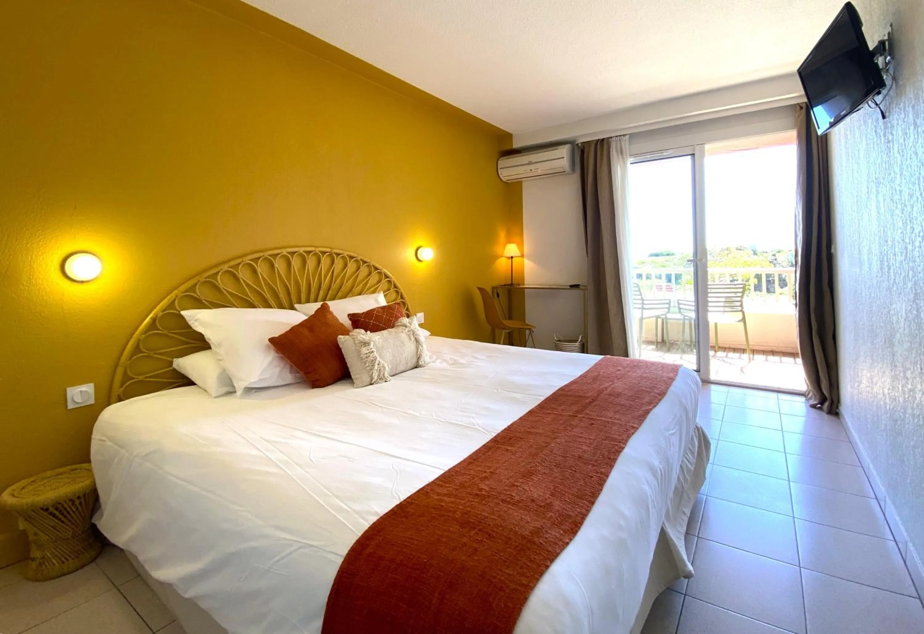 Double room with terrace and partial sea view 1st floor (King-size bed or twins)  in Hôtel Bellevue Cap d'Agde