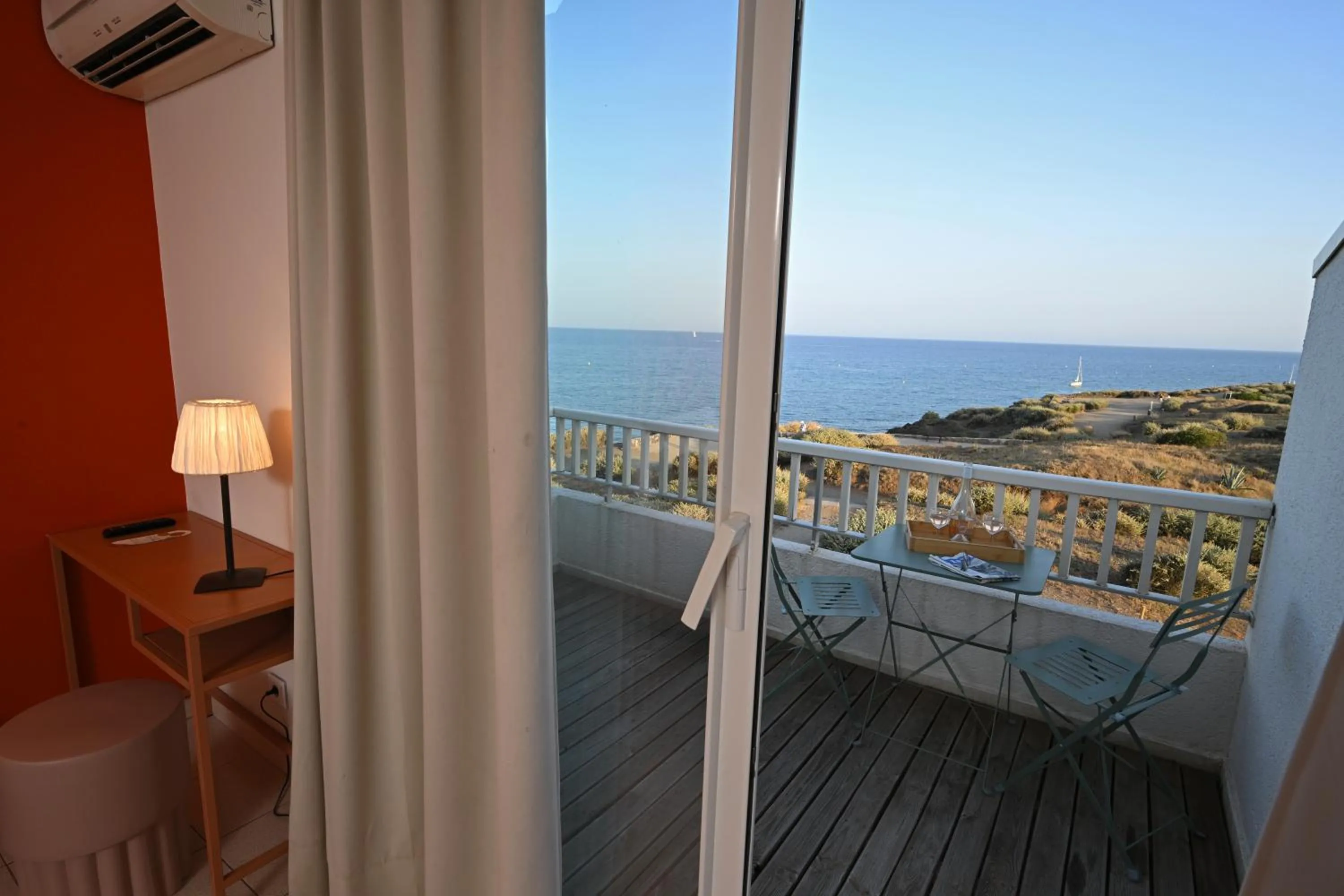 Double room with panoramic sea view terrace 3rd floor (King-size bed or Twins) in Hôtel Bellevue Cap d'Agde