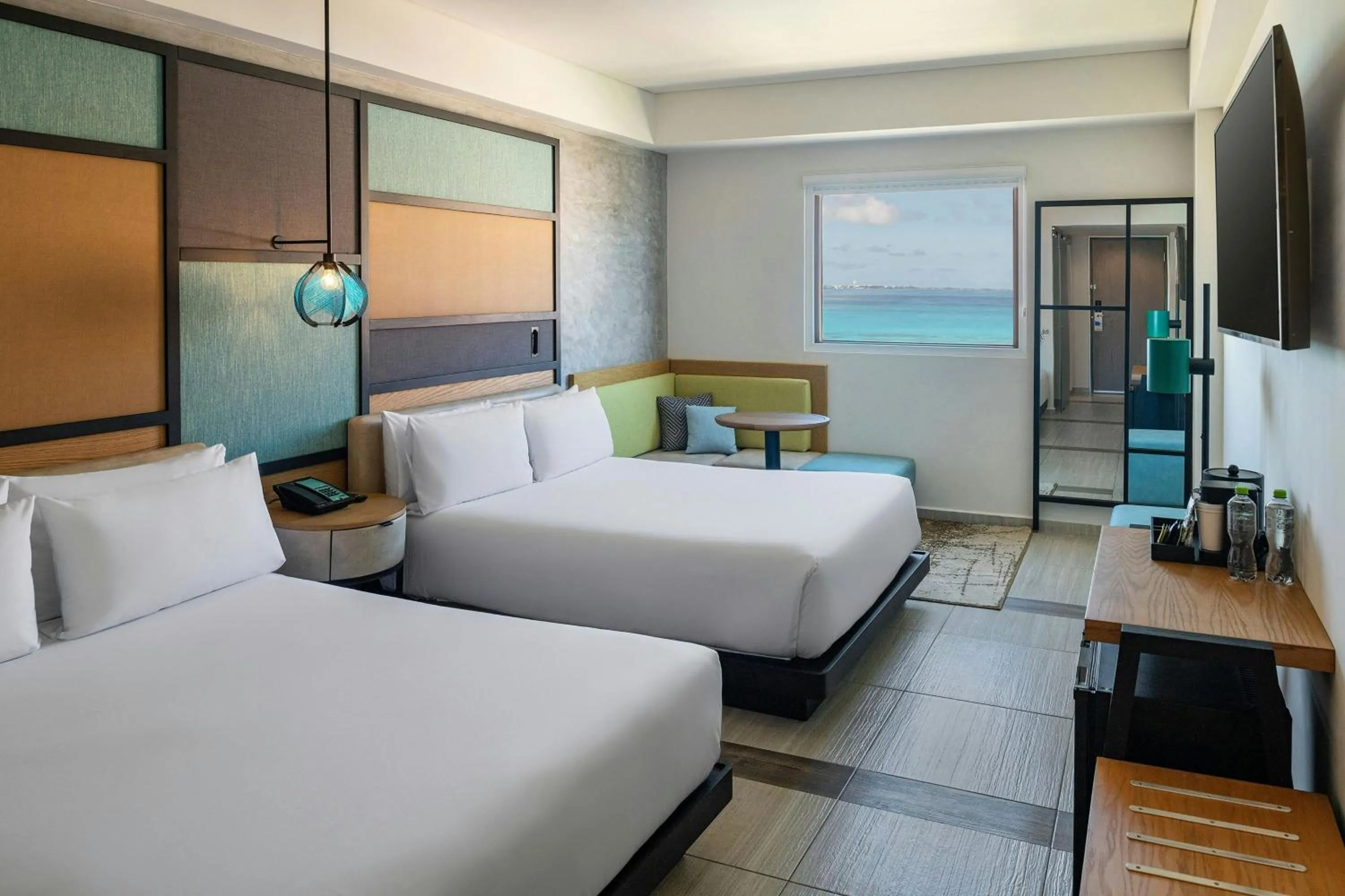 Photo of the whole room, Bed in Aloft Cancun