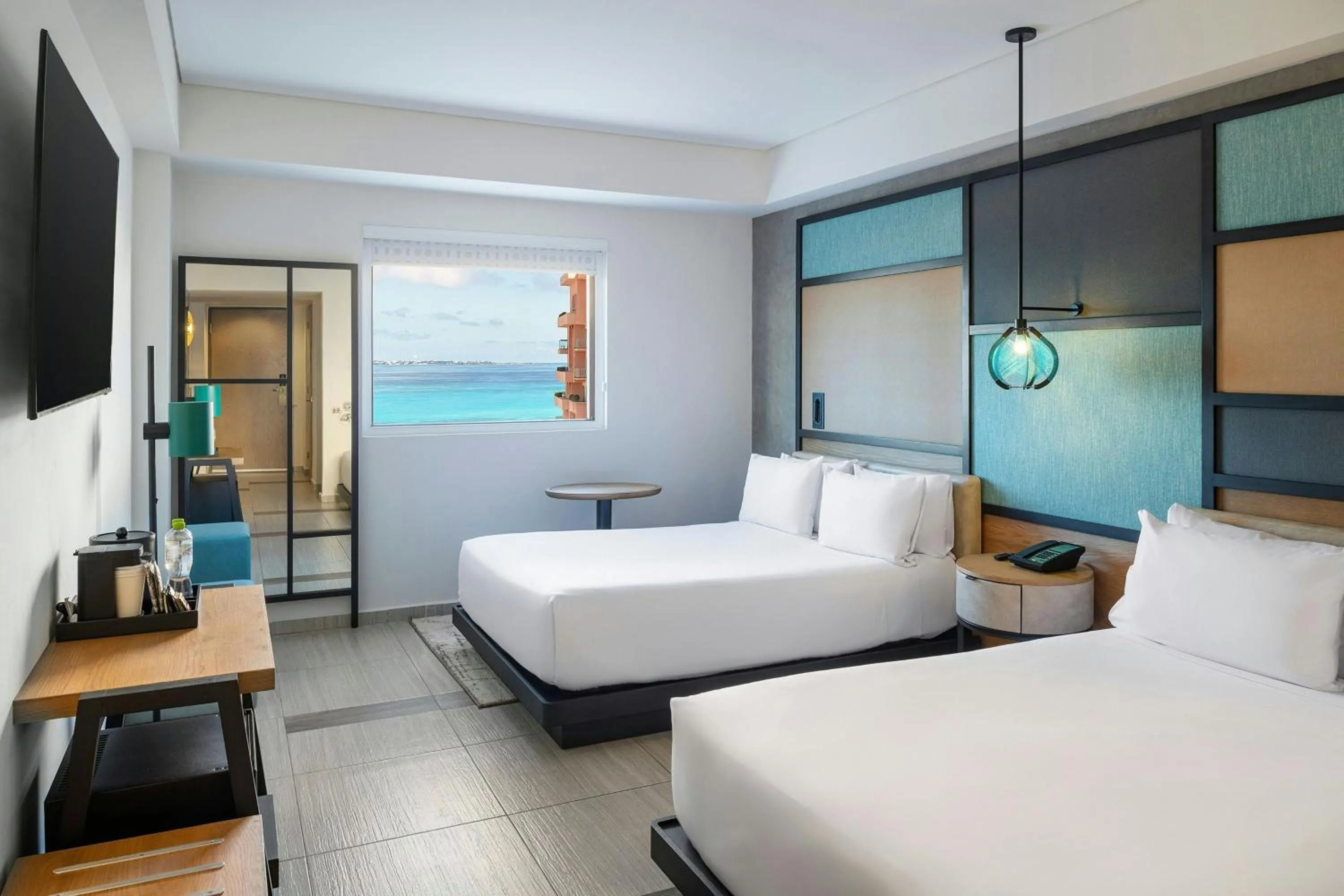 Photo of the whole room, Bed in Aloft Cancun