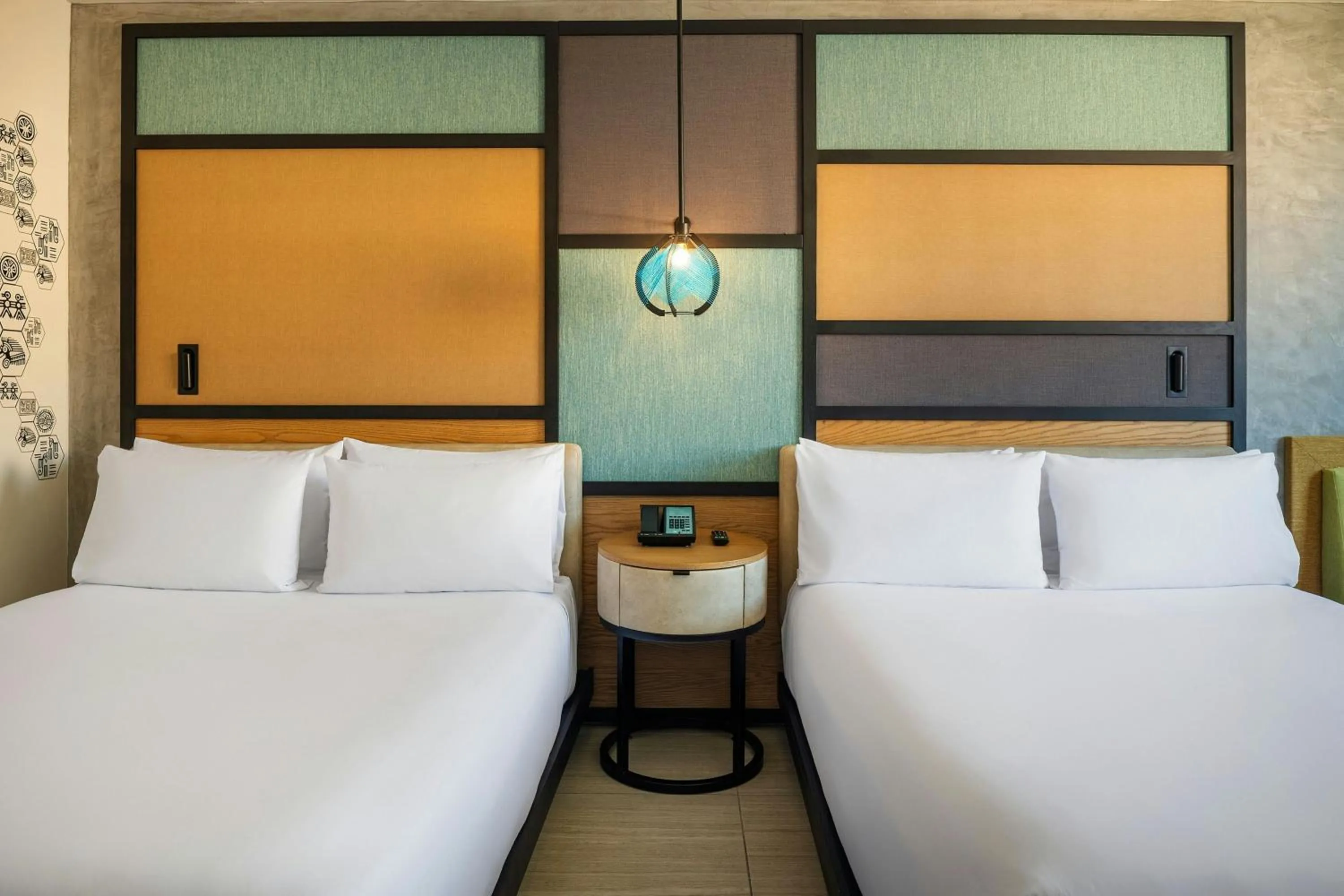 Photo of the whole room, Bed in Aloft Cancun