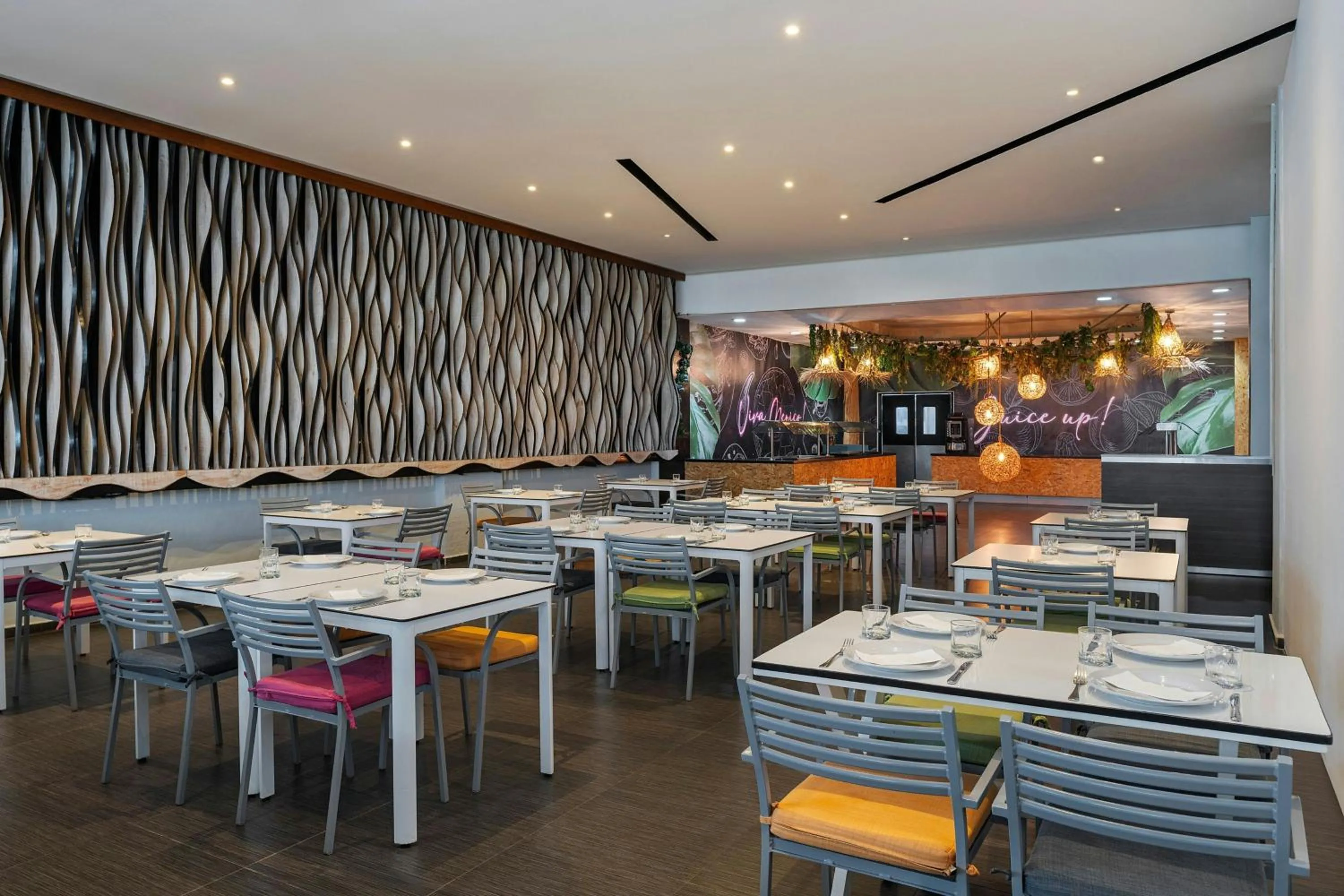 Restaurant/places to eat in Aloft Cancun