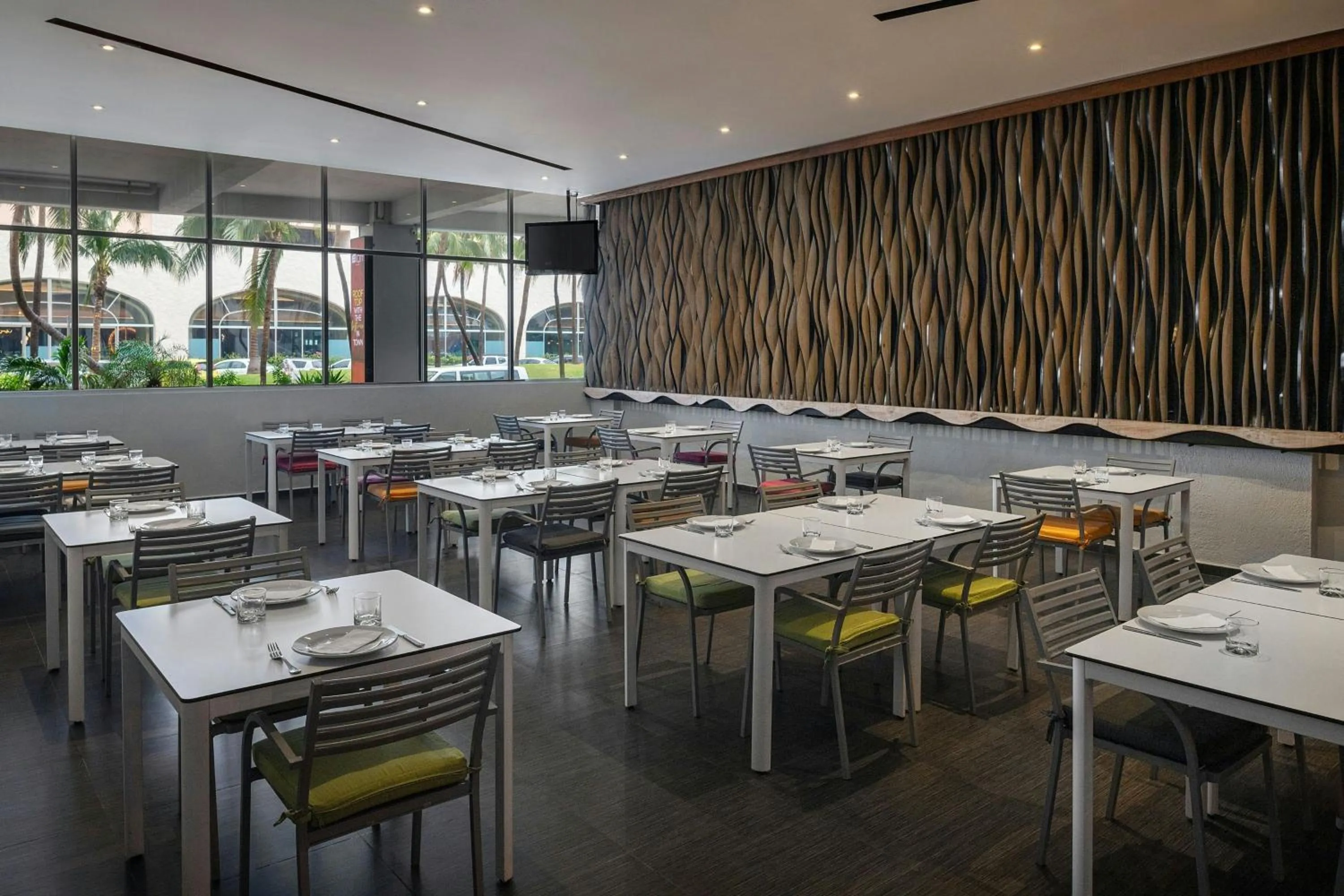 Restaurant/places to eat in Aloft Cancun