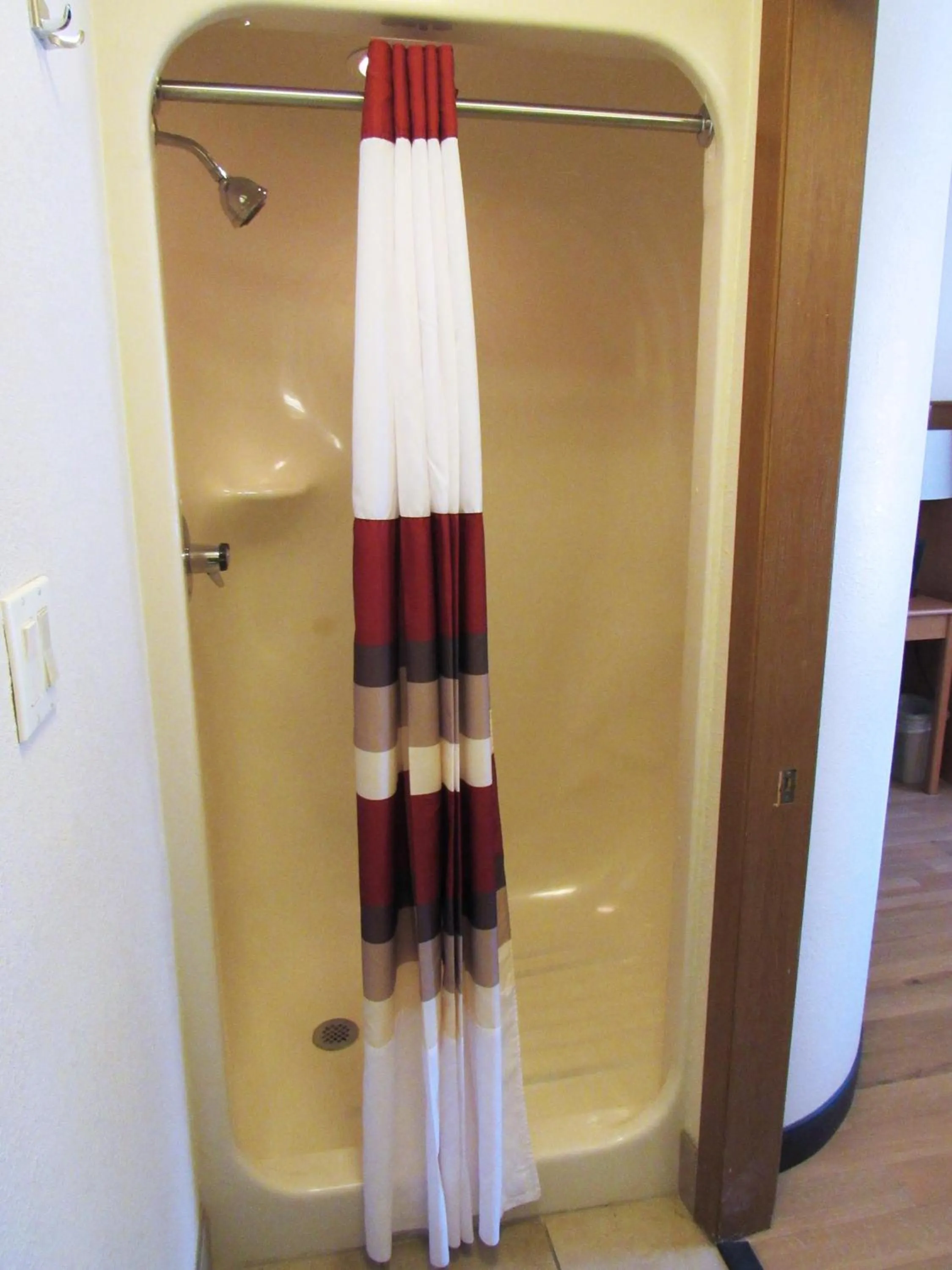 Bathroom in Red Roof Inn Fargo - I-94/Medical Center