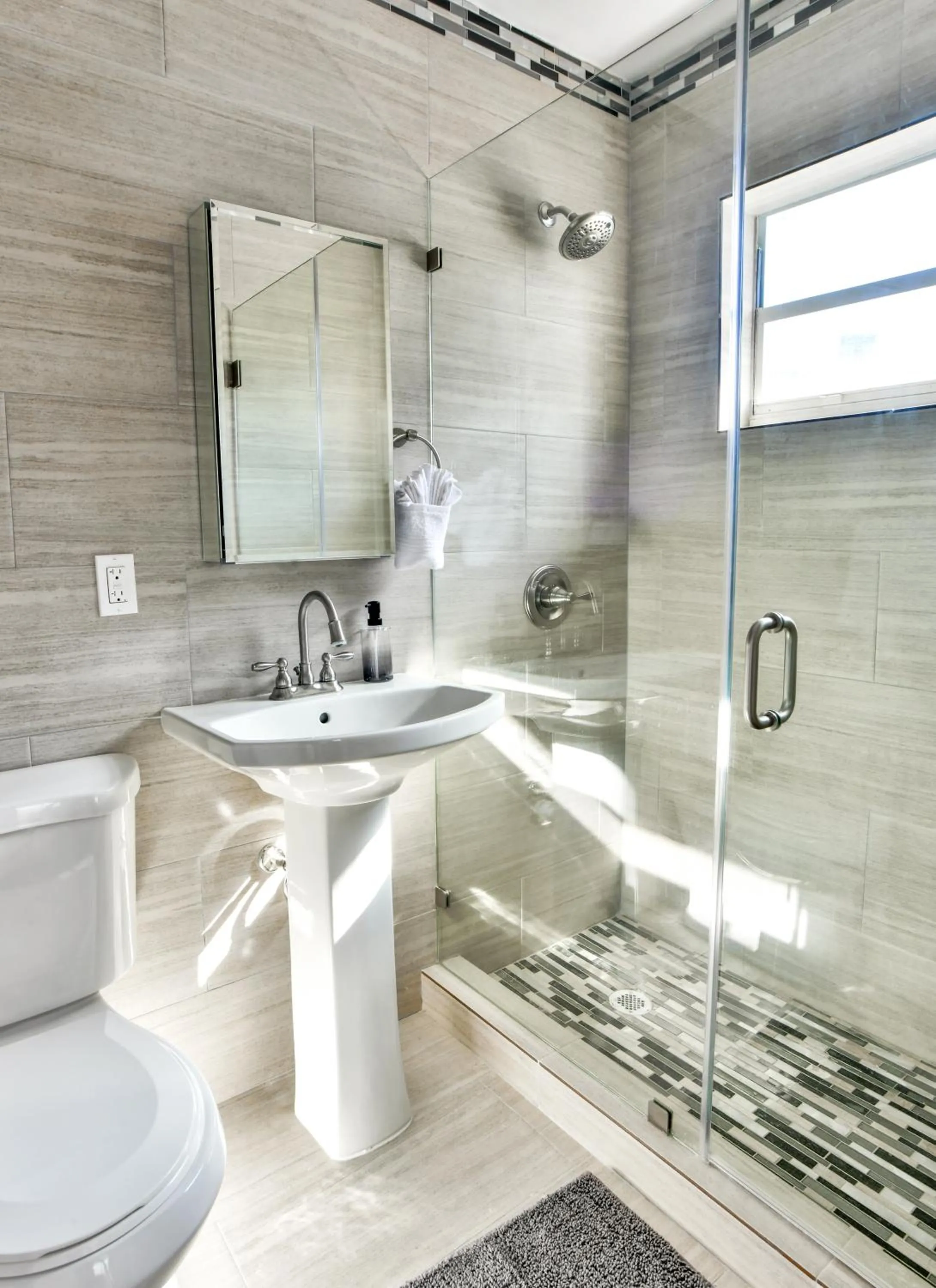 Shower in Broadwaysuites Downtown By RocketStay