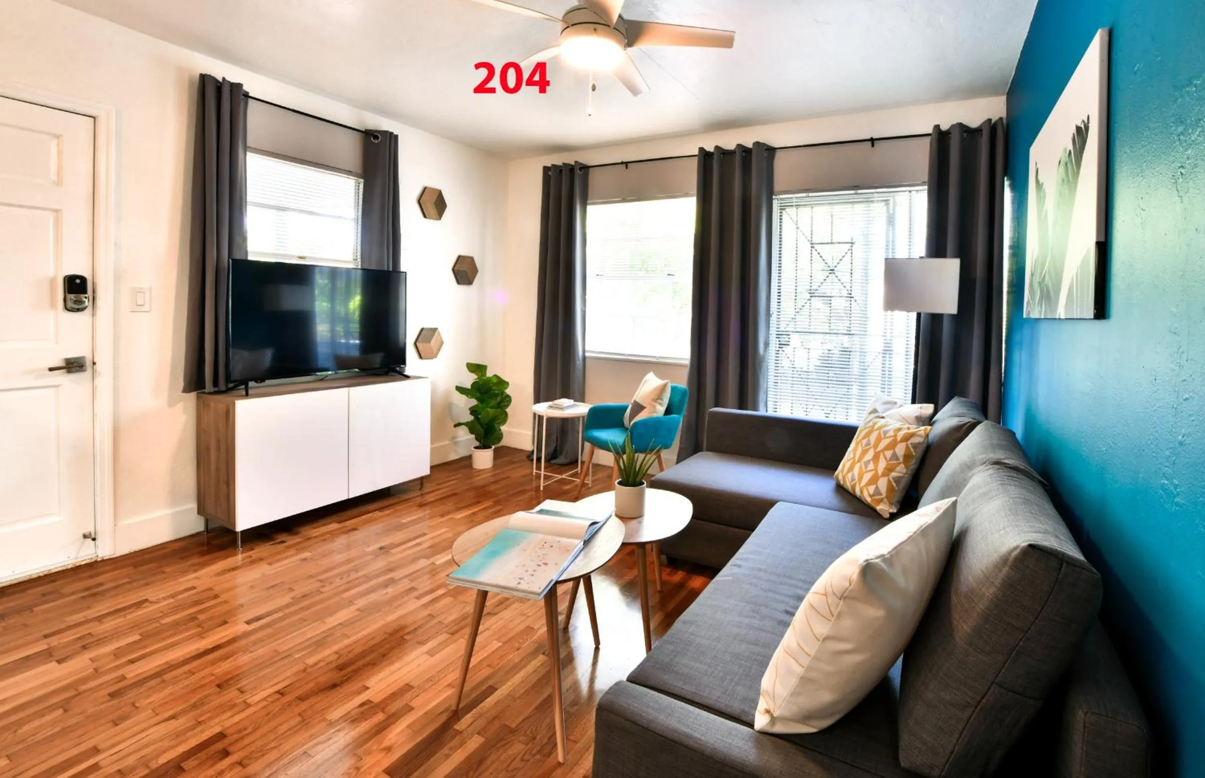 TV and multimedia in Broadwaysuites Downtown By RocketStay