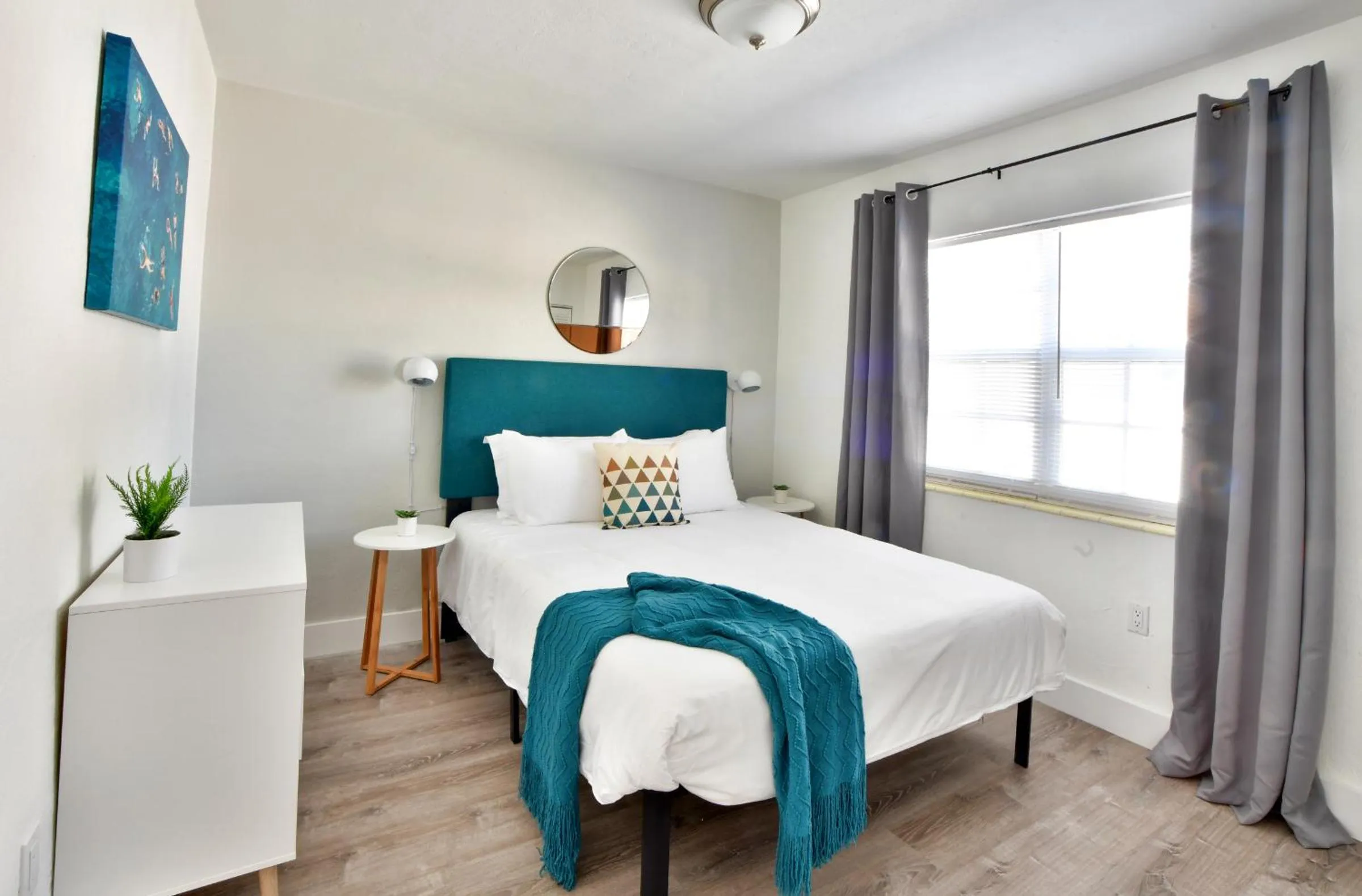 Bed in Broadwaysuites Downtown By RocketStay