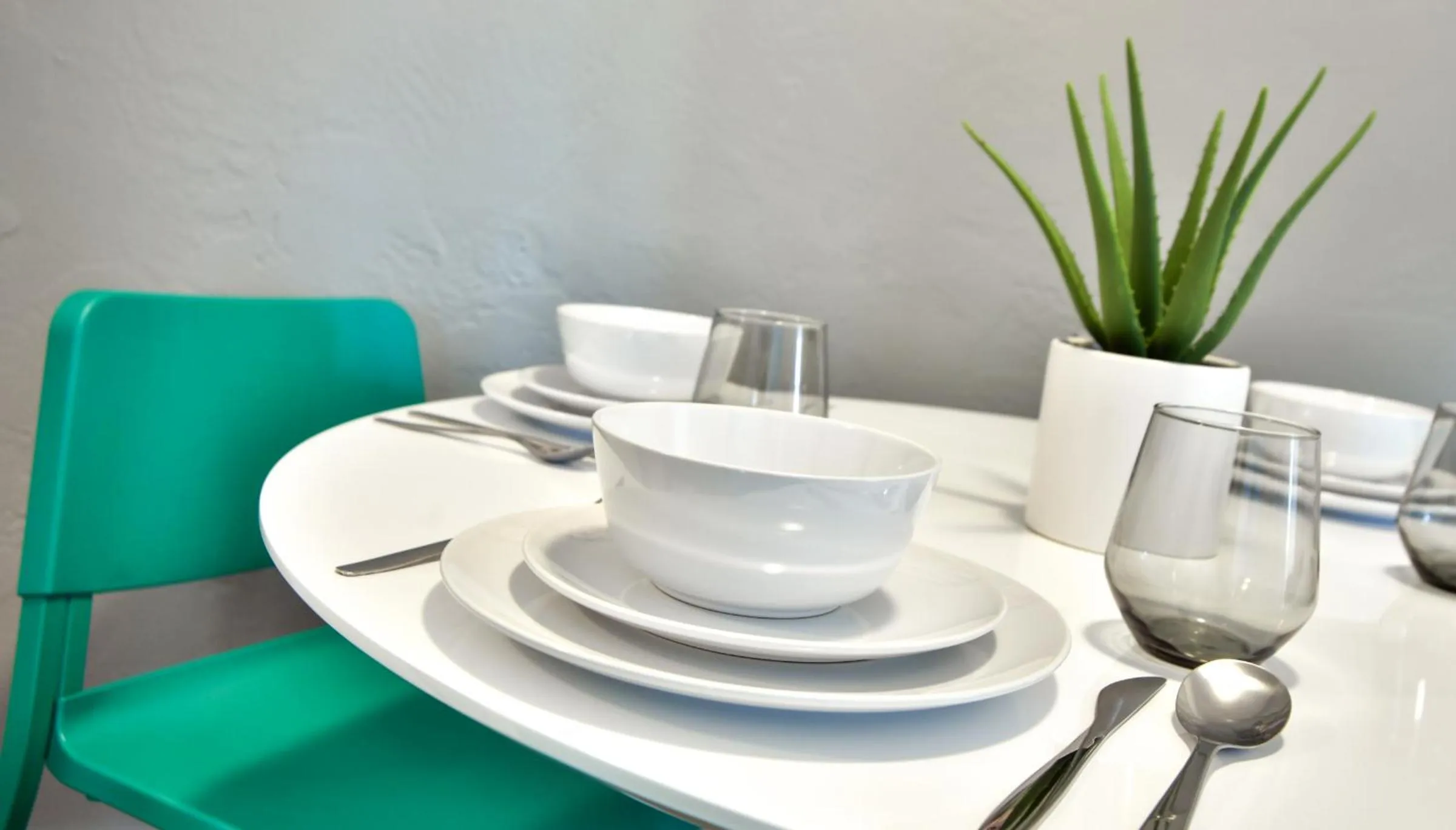 Seating area in Broadwaysuites Downtown By RocketStay