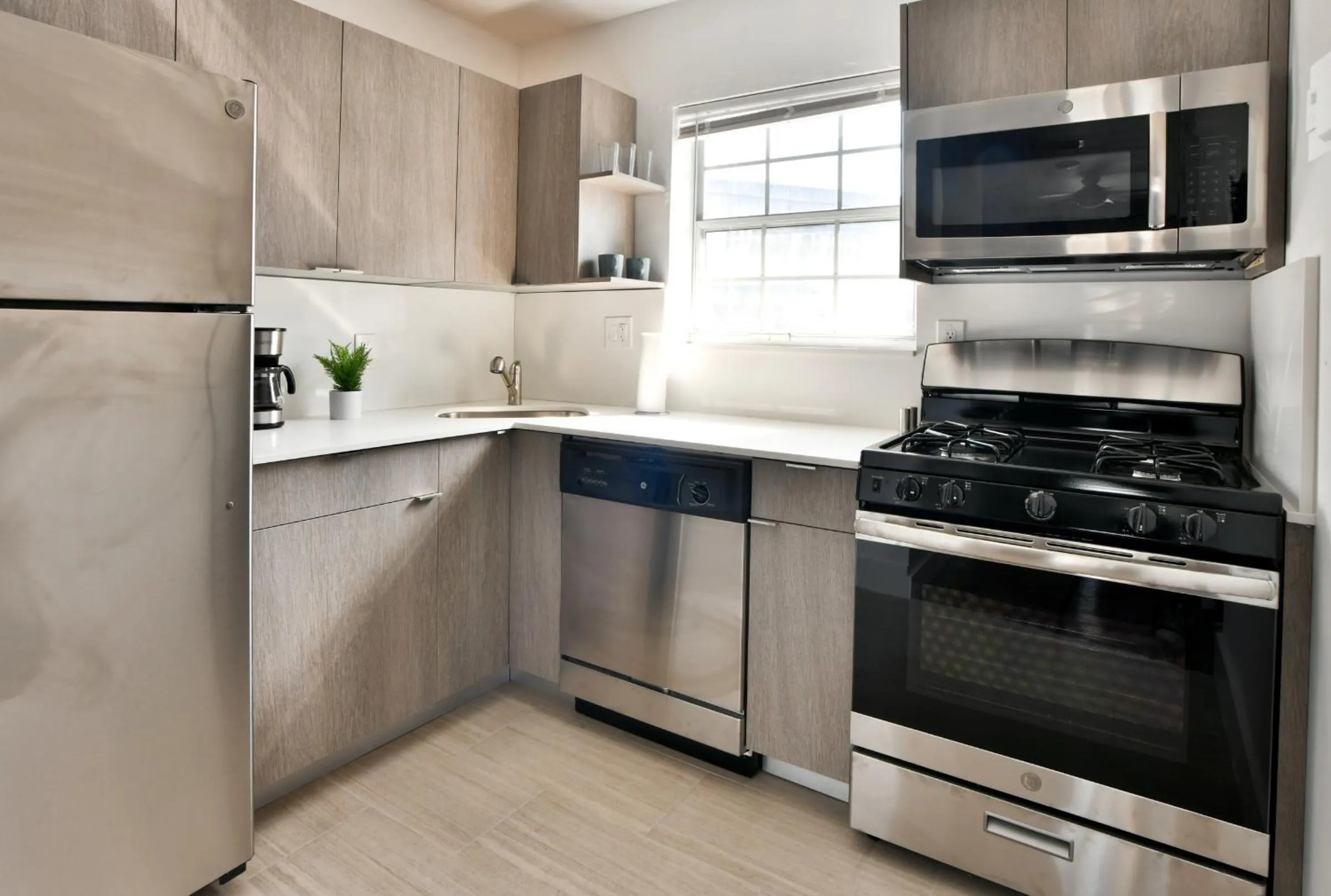 Kitchen or kitchenette in Broadwaysuites Downtown By RocketStay