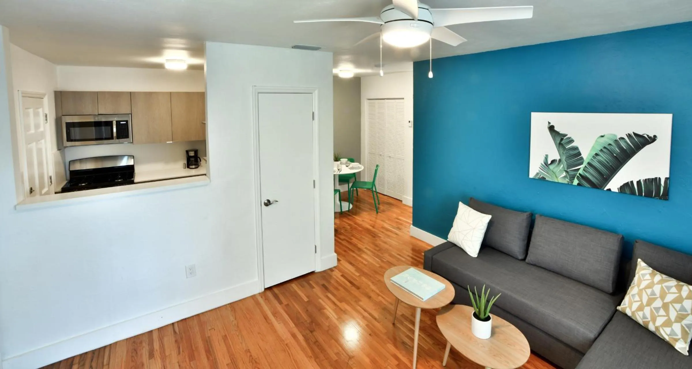 Coffee/tea facilities in Broadwaysuites Downtown By RocketStay