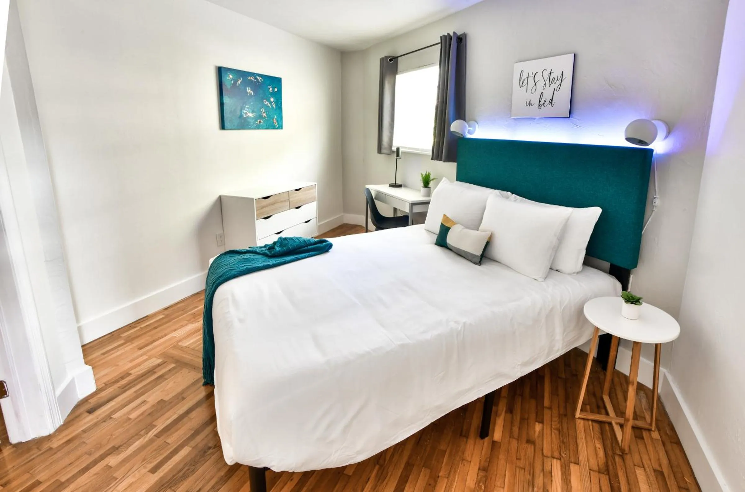 Bed in Broadwaysuites Downtown By RocketStay