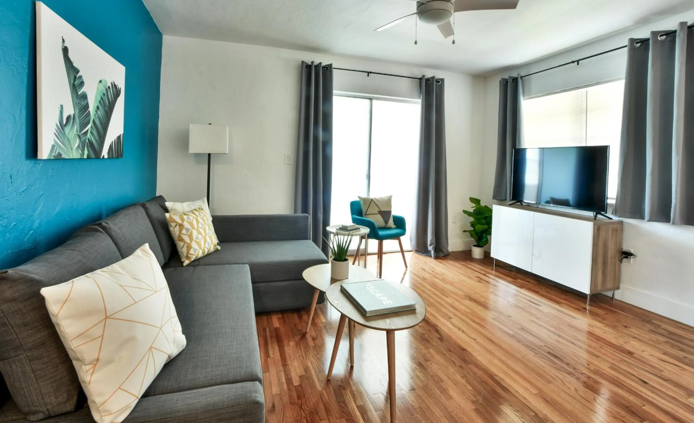 TV and multimedia in Broadwaysuites Downtown By RocketStay