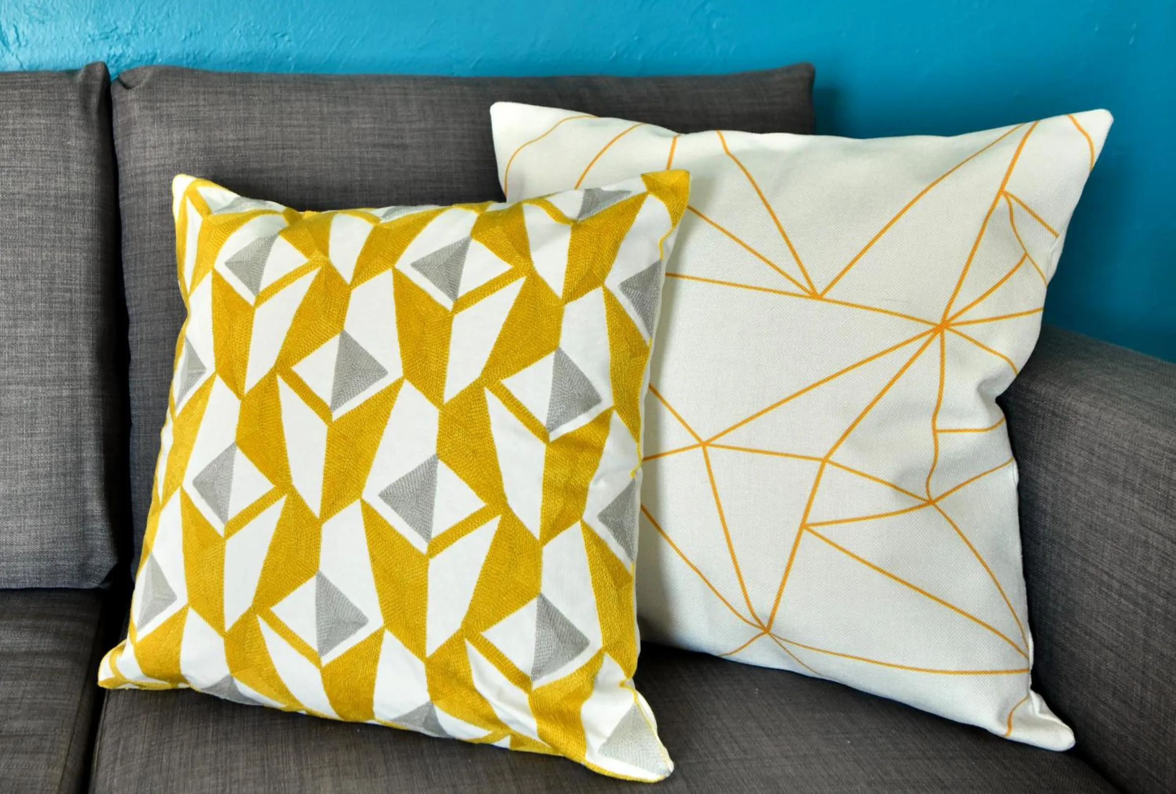 Living room in Broadwaysuites Downtown By RocketStay