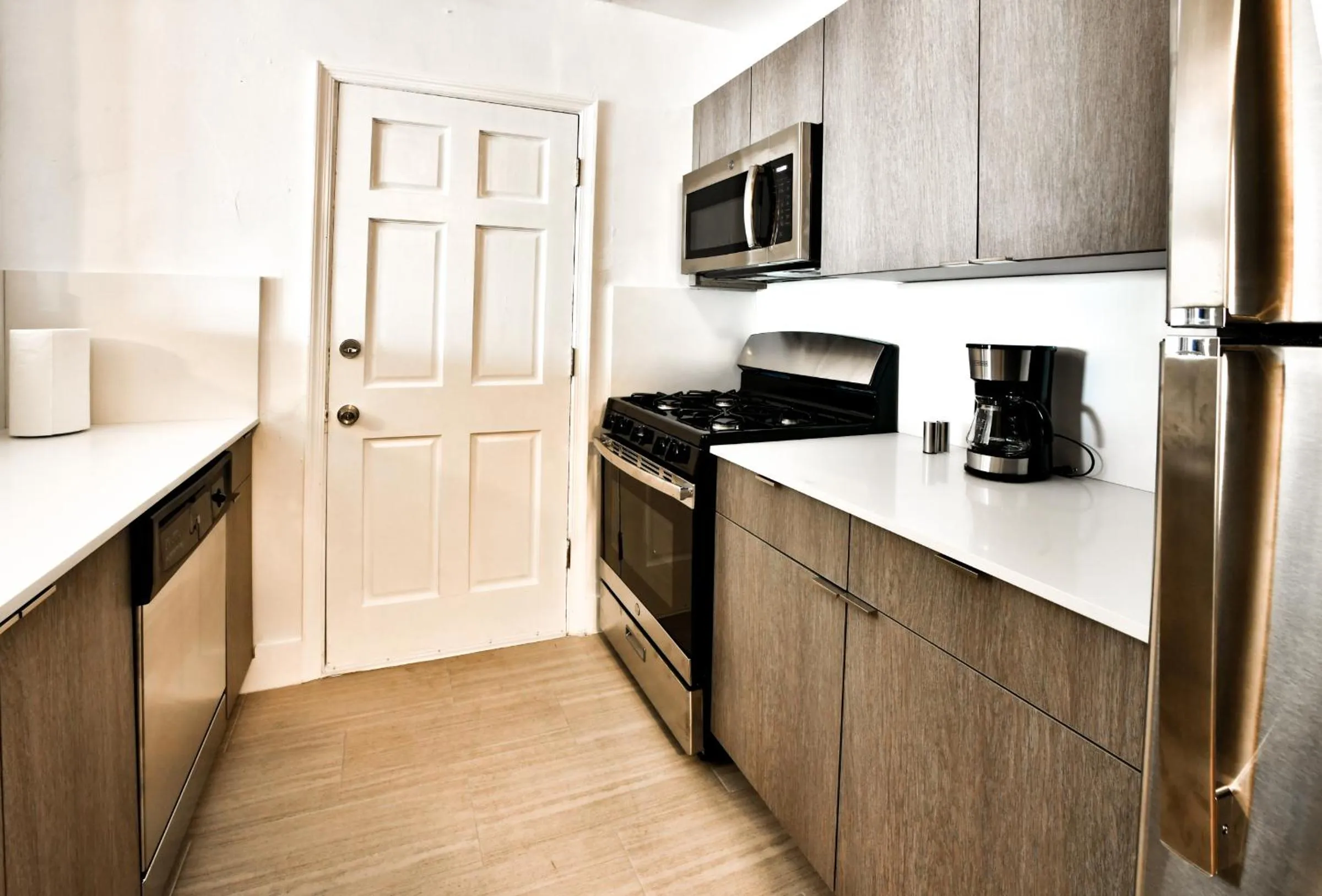 Coffee/tea facilities in Broadwaysuites Downtown By RocketStay