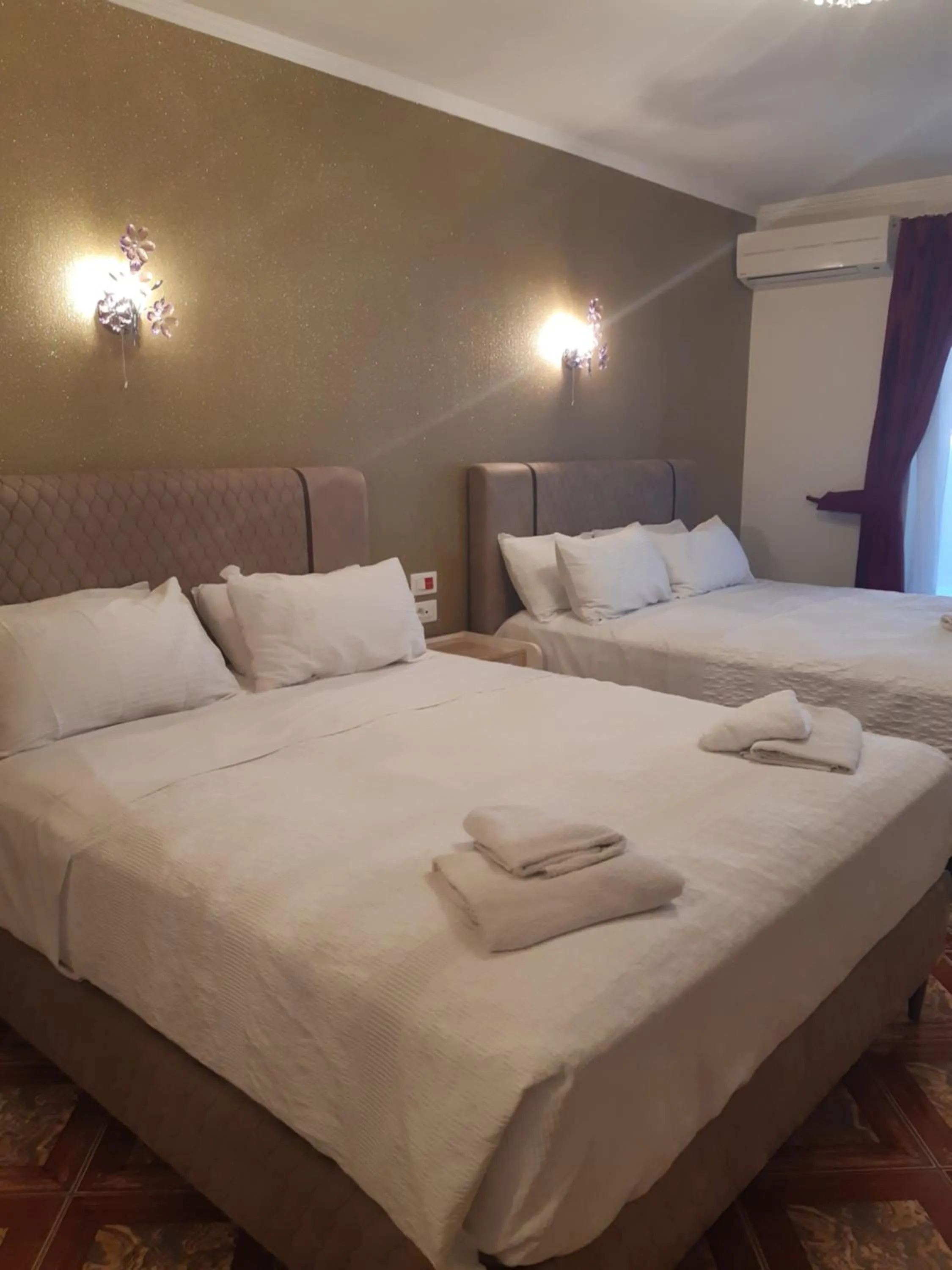 Bed in Hotel Astoria