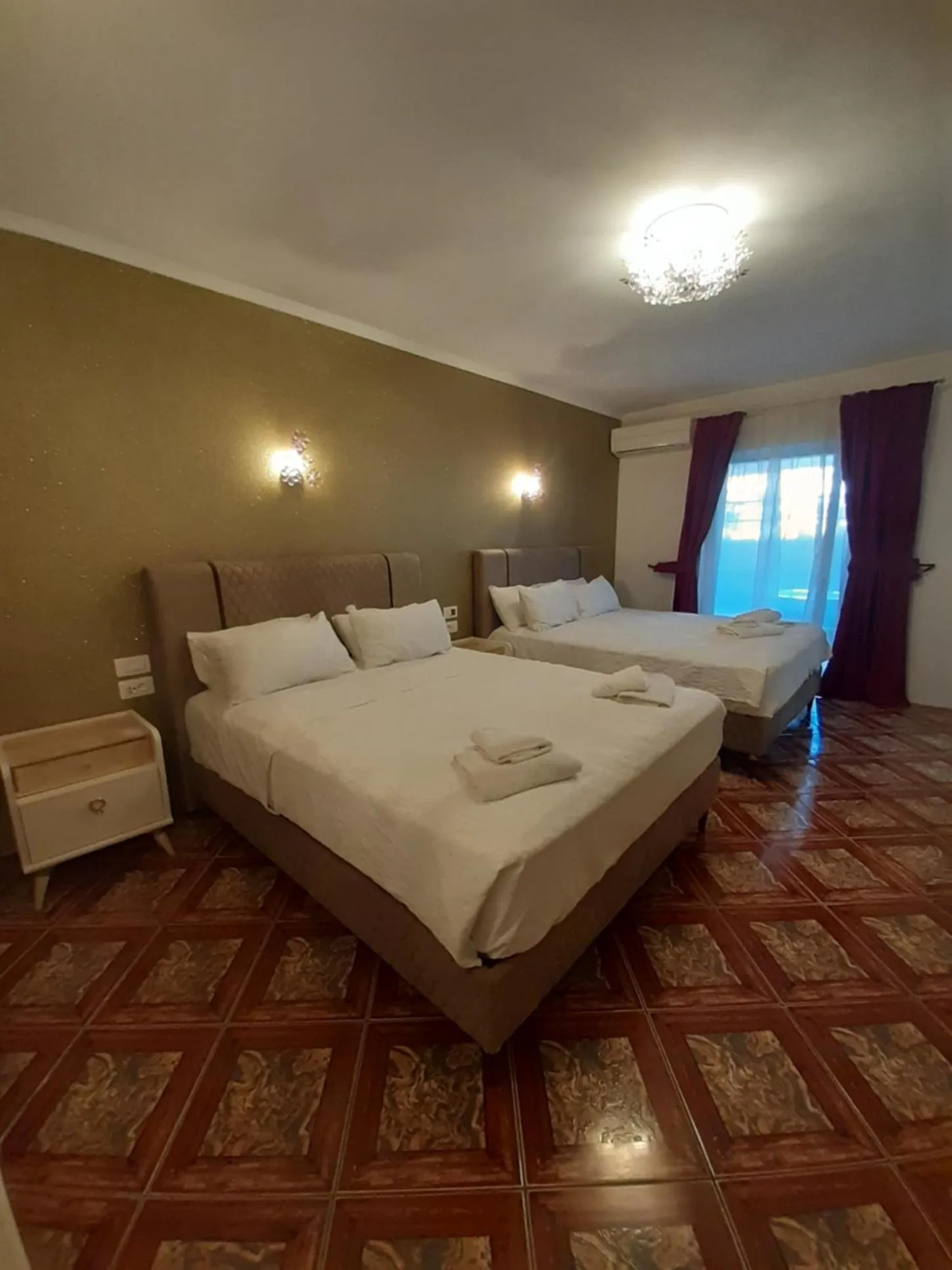 Bed in Hotel Astoria