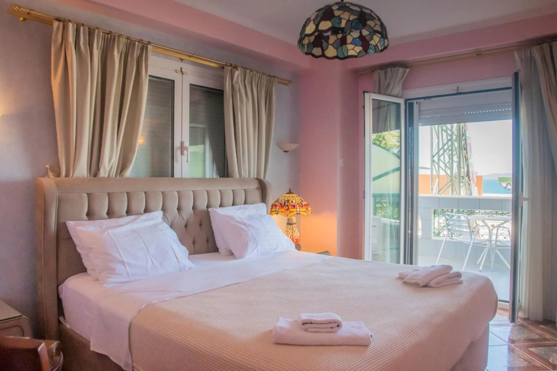 Bed in Hotel Astoria