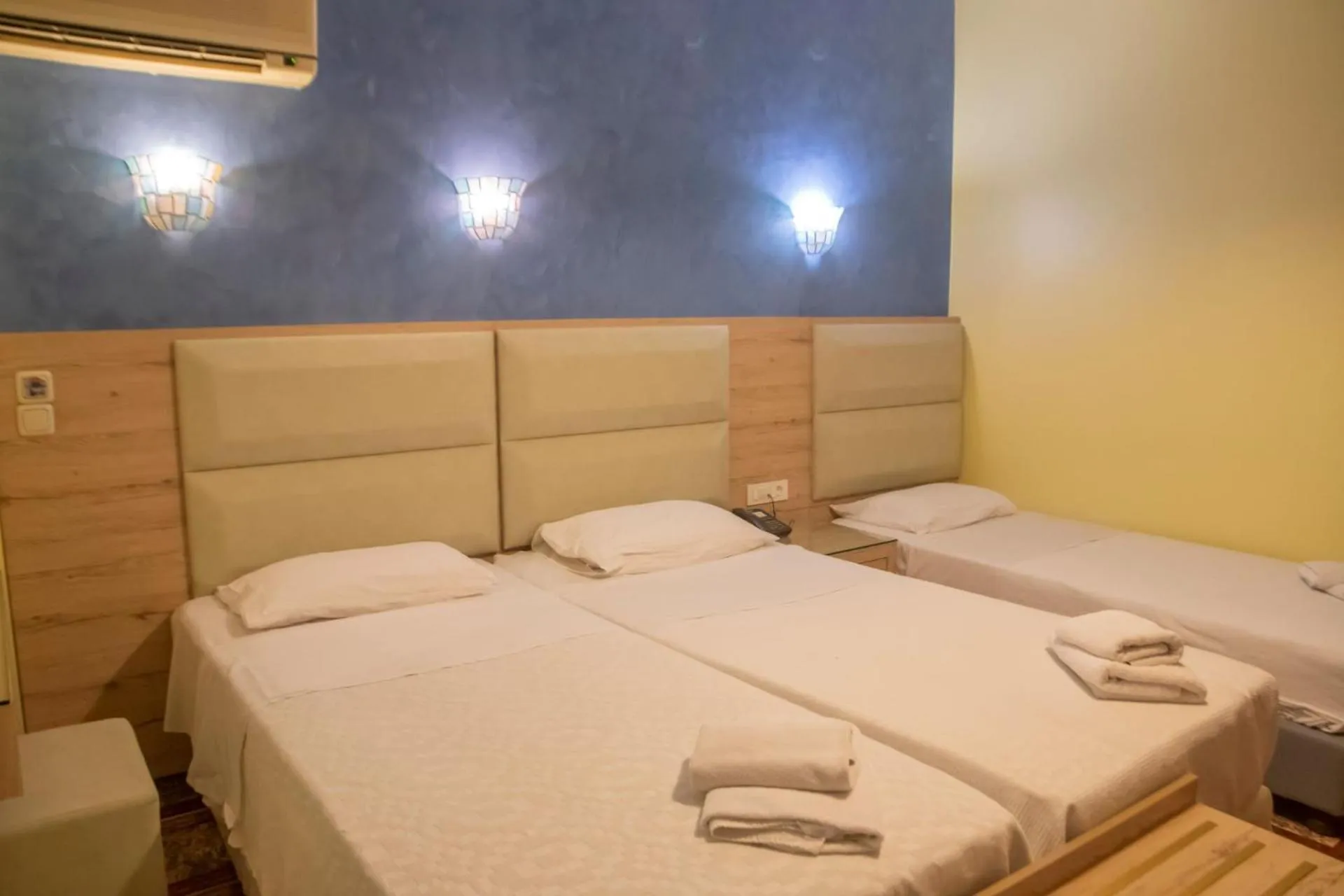 Bed in Hotel Astoria