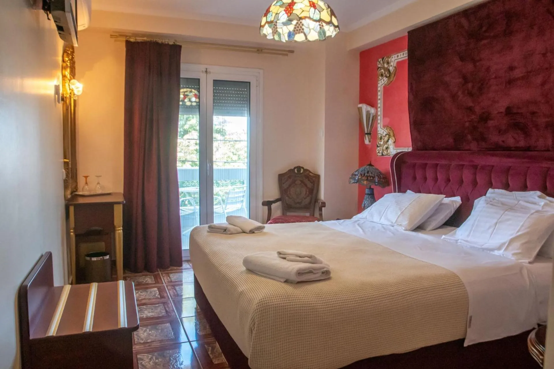 Bed in Hotel Astoria