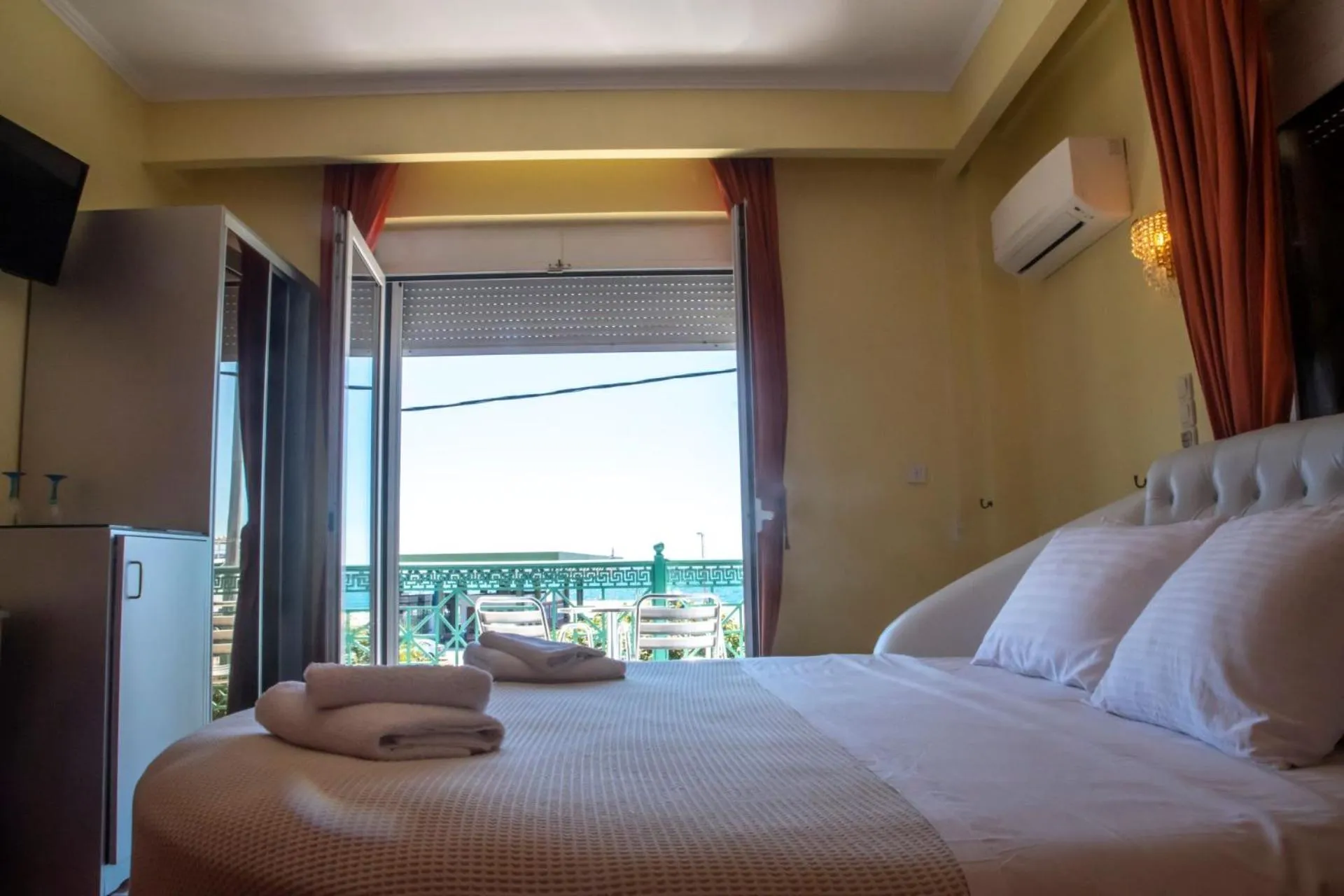 Bed in Hotel Astoria