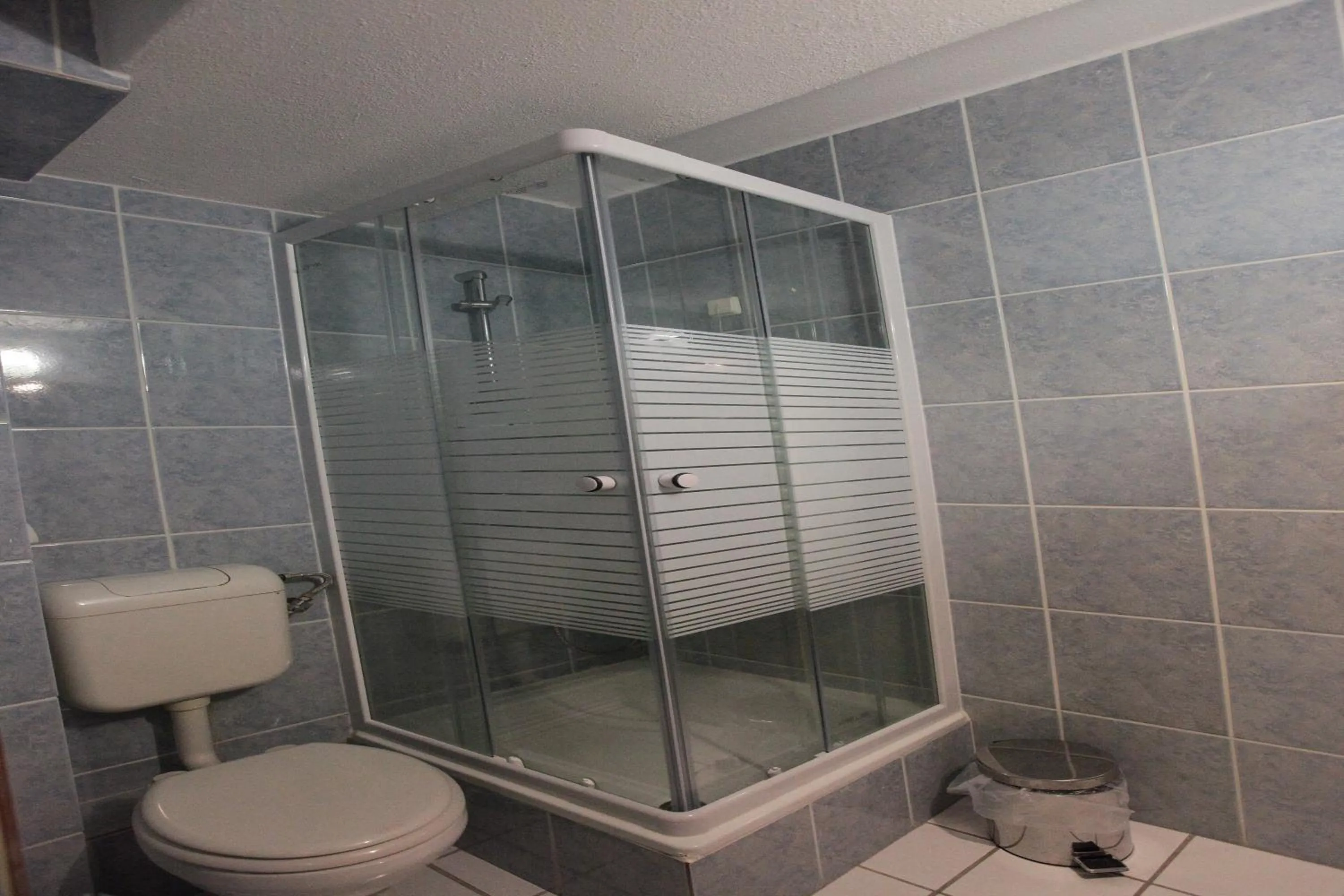 Shower in Hotel Astoria
