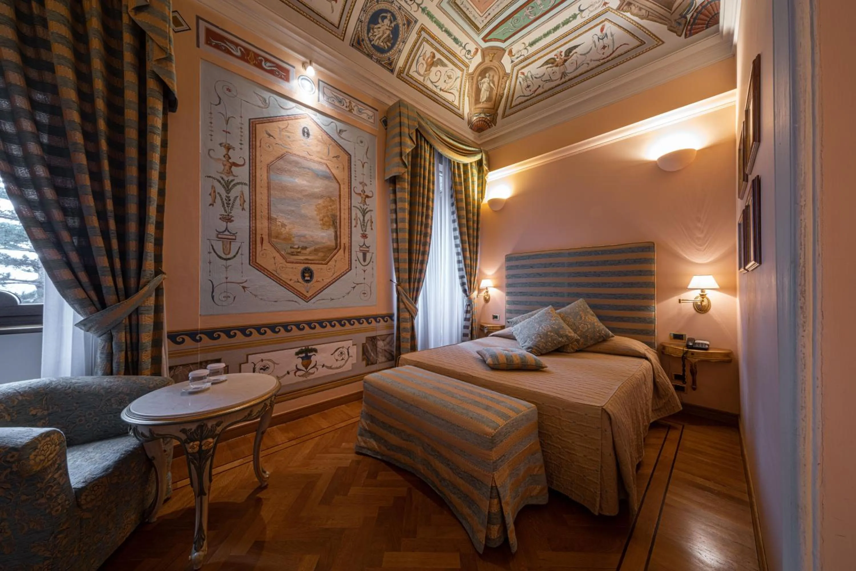 Shower, Bed in Marchese Del Grillo