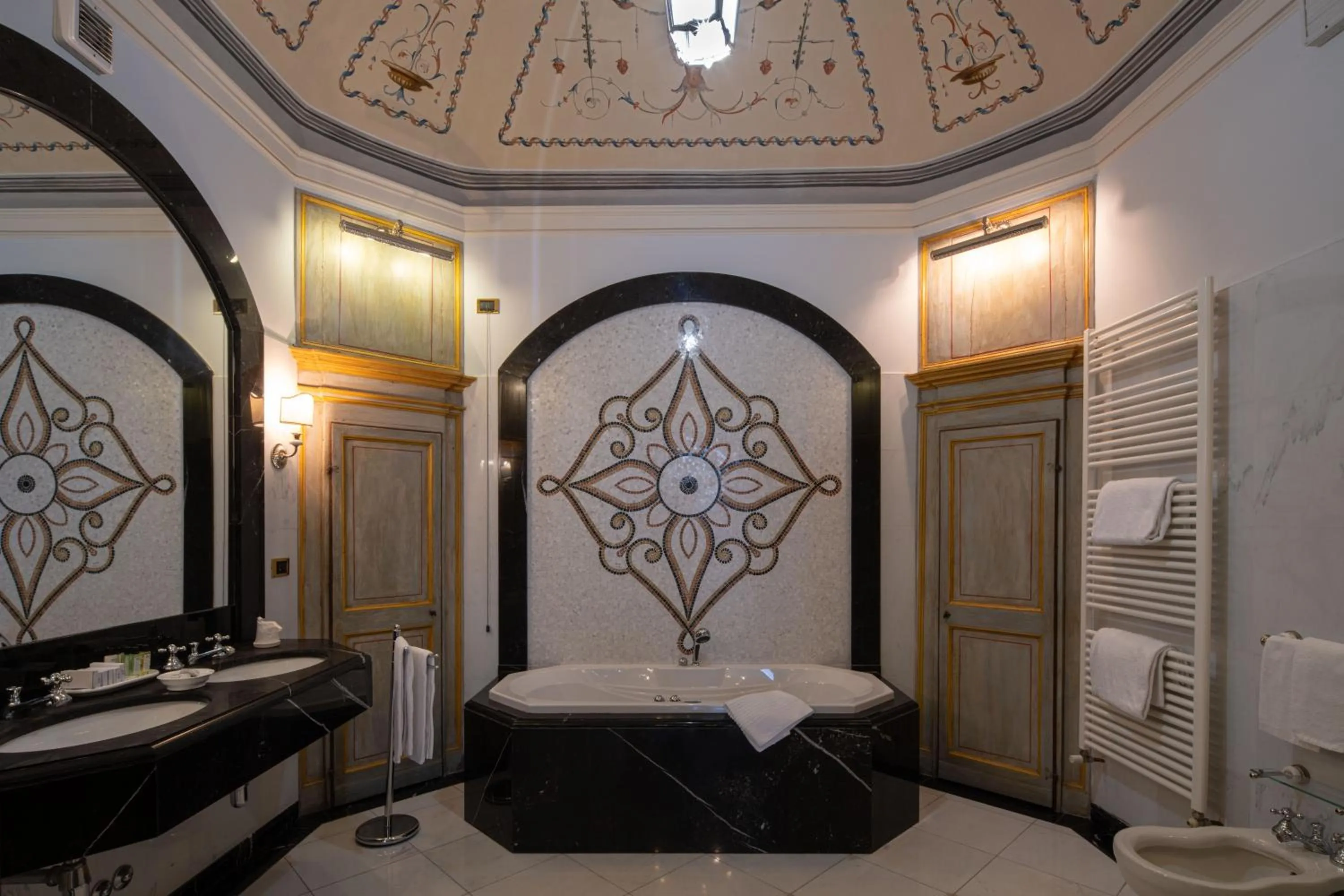 Bathroom, Bed in Marchese Del Grillo