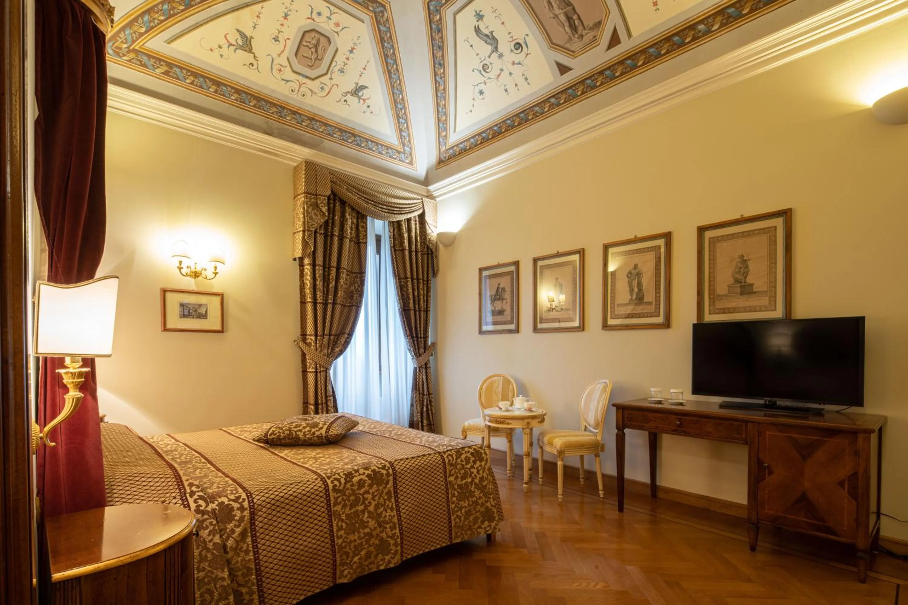 Shower, Bed in Marchese Del Grillo