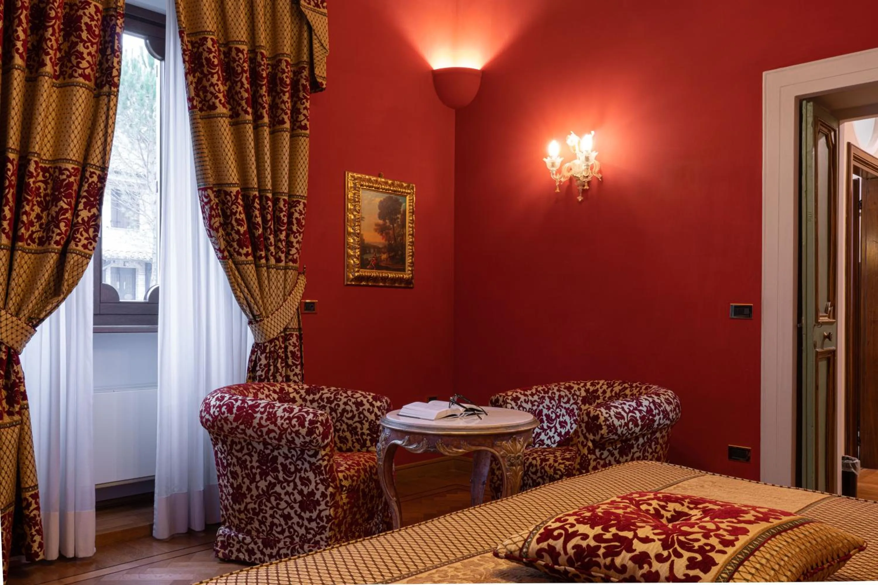 Photo of the whole room, Bed in Marchese Del Grillo